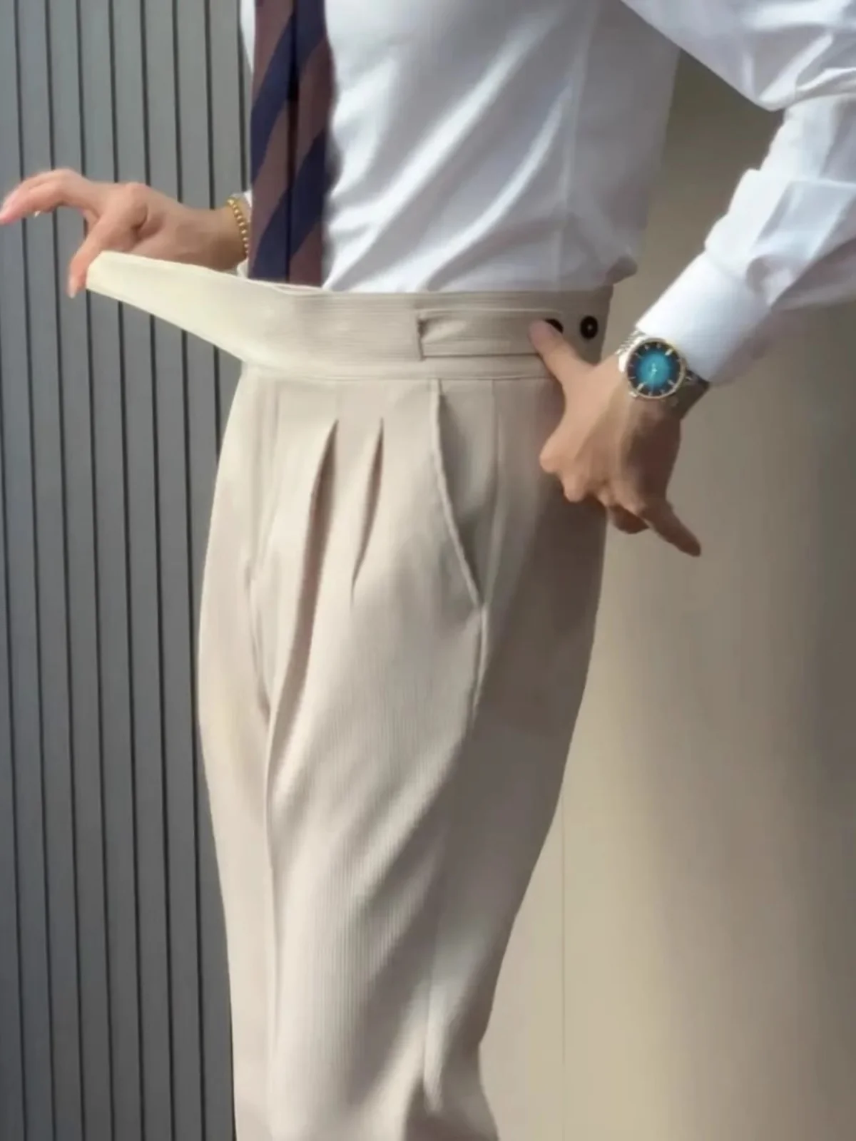 Новые мужские брюки 2024 года: прямые, свободного кроя, на пуговицах, класса люкс, с двойными складками, для делового и повседневного стиля, длинные
Новые мужские брюки 2024 года: прямые, свободного кроя, на пуговицах, класса люкс, с двойными складками, для делового и повседневного стиля, длинные