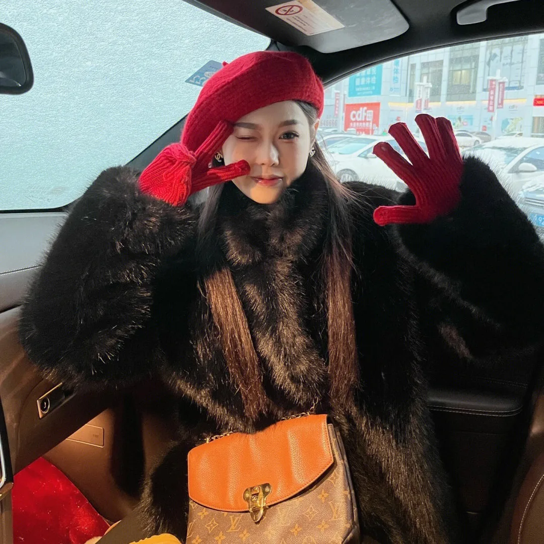 Пальто с декором из искусственного меха, женские пальто в горошек для жены в китайском стиле, повседневные съемные, экологически чистые, без воротника, уникальные регулируемые пуговицы
Пальто с декором из искусственного меха, женские пальто в горошек для жены в китайском стиле, повседневные съемные, экологически чистые, без воротника, уникальные регулируемые пуговицы