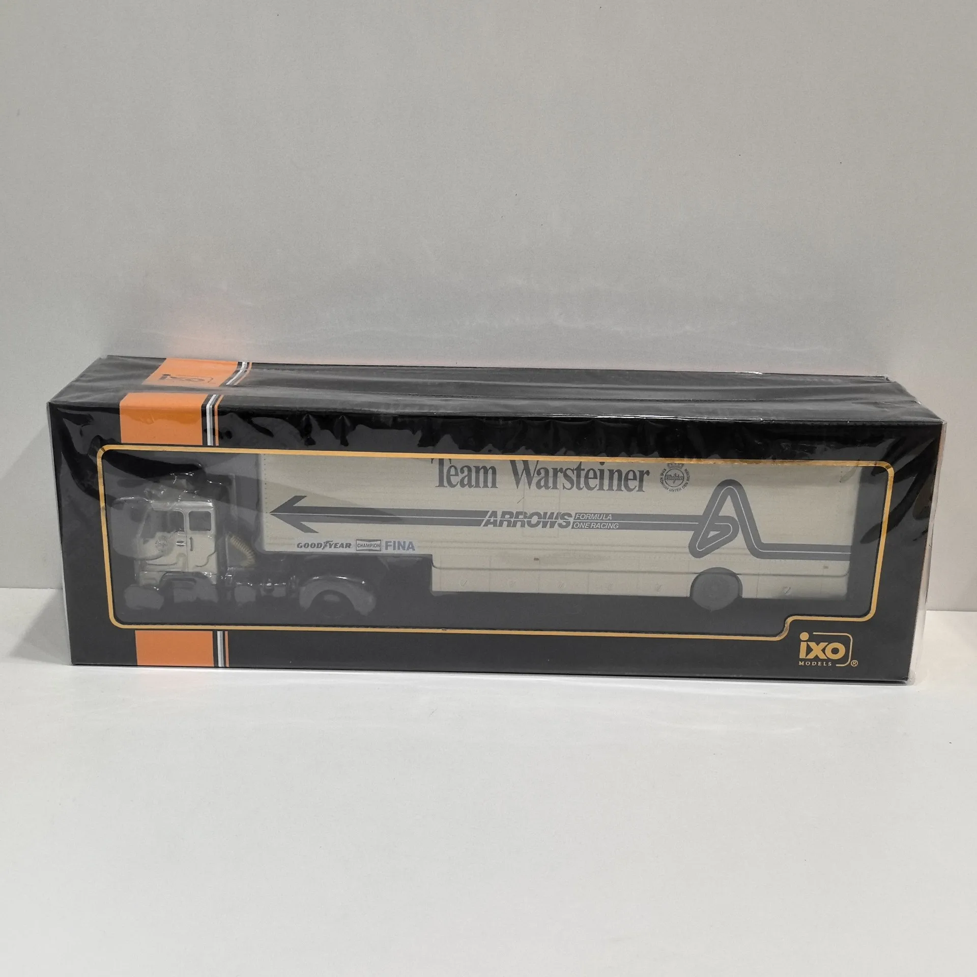 Diecast IXO 1:43 Scale VOLVO F89 1981 Volvo Tractor Truck Model Head Alloy Body Plastic Alloy Car Model Collectible Toy Gift
Diecast IXO 1:43 Scale VOLVO F89 1981 Volvo Tractor Truck Model Head Alloy Body Plastic Alloy Car Model Collectible Toy Gift