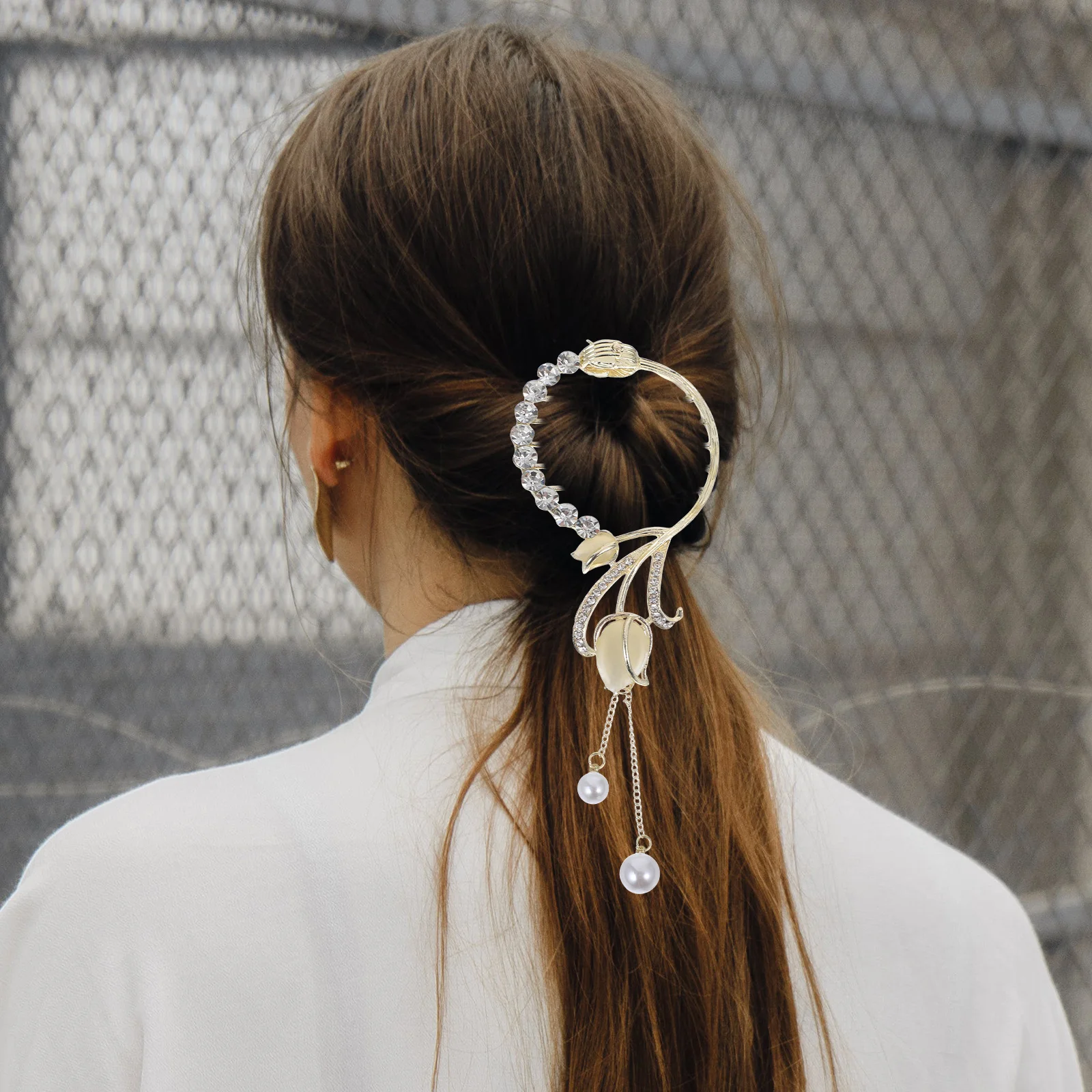 Tulip Rhinestones Ponytail Clip Durable High Ponytail Holder Decorative Hair Accessory for Women Thin Thick Hair
Tulip Rhinestones Ponytail Clip Durable High Ponytail Holder Decorative Hair Accessory for Women Thin Thick Hair