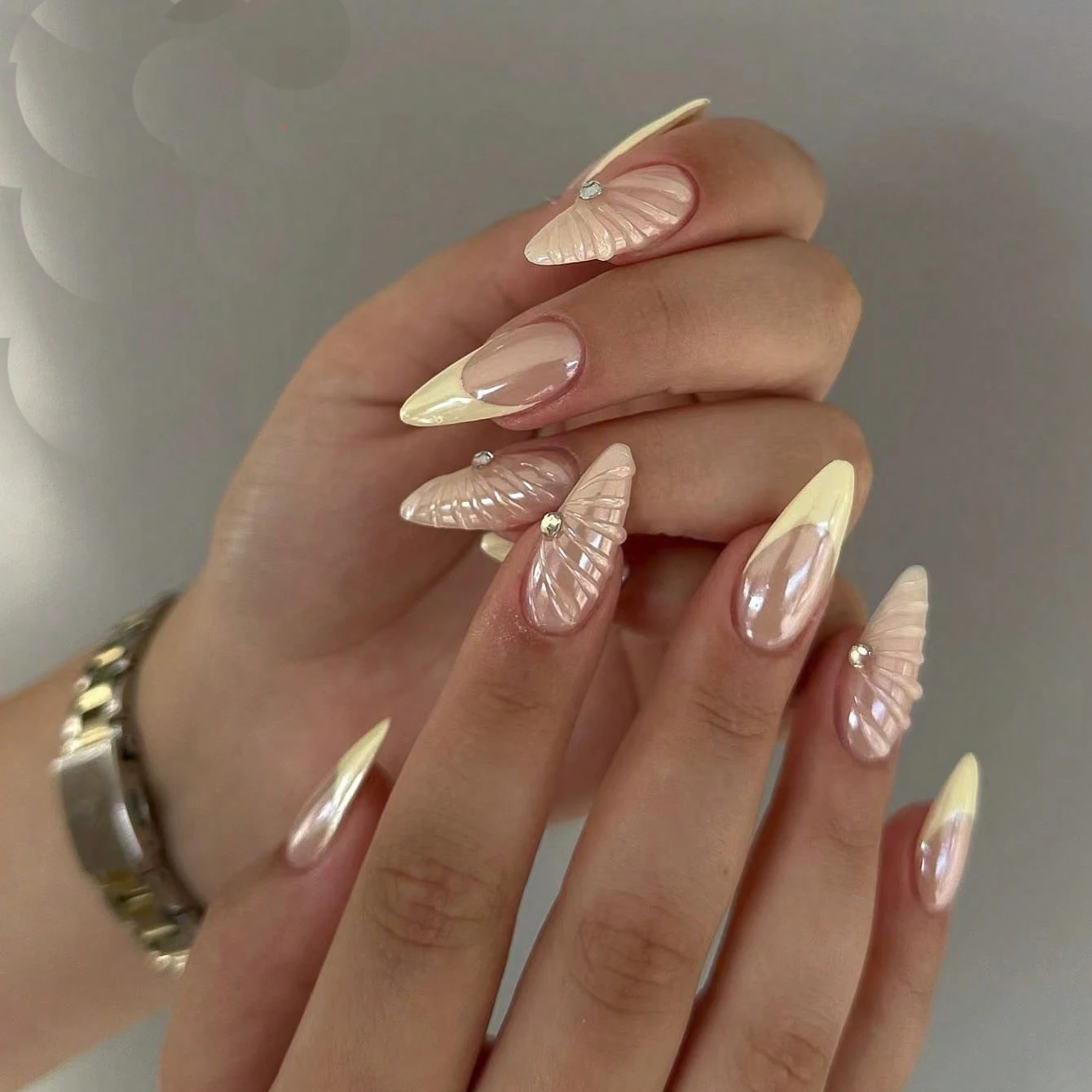 10PCS Short Almond Yellow French Pointed Fake Nails With 3D Spiral Rhinestone Design Shimmering Acrylic Nails For Ladies-Girls
10PCS Short Almond Yellow French Pointed Fake Nails With 3D Spiral Rhinestone Design Shimmering Acrylic Nails For Ladies-Girls