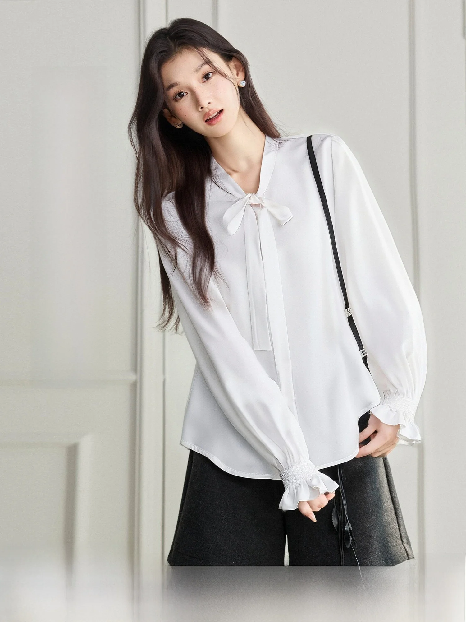 Glossy Rayon Fabric Shirt Women's Spring Commute Top Bow-Tie Design Loose Fit Long Sleeve Pure Color Skin-Friendly Breathable
Glossy Rayon Fabric Shirt Women's Spring Commute Top Bow-Tie Design Loose Fit Long Sleeve Pure Color Skin-Friendly Breathable