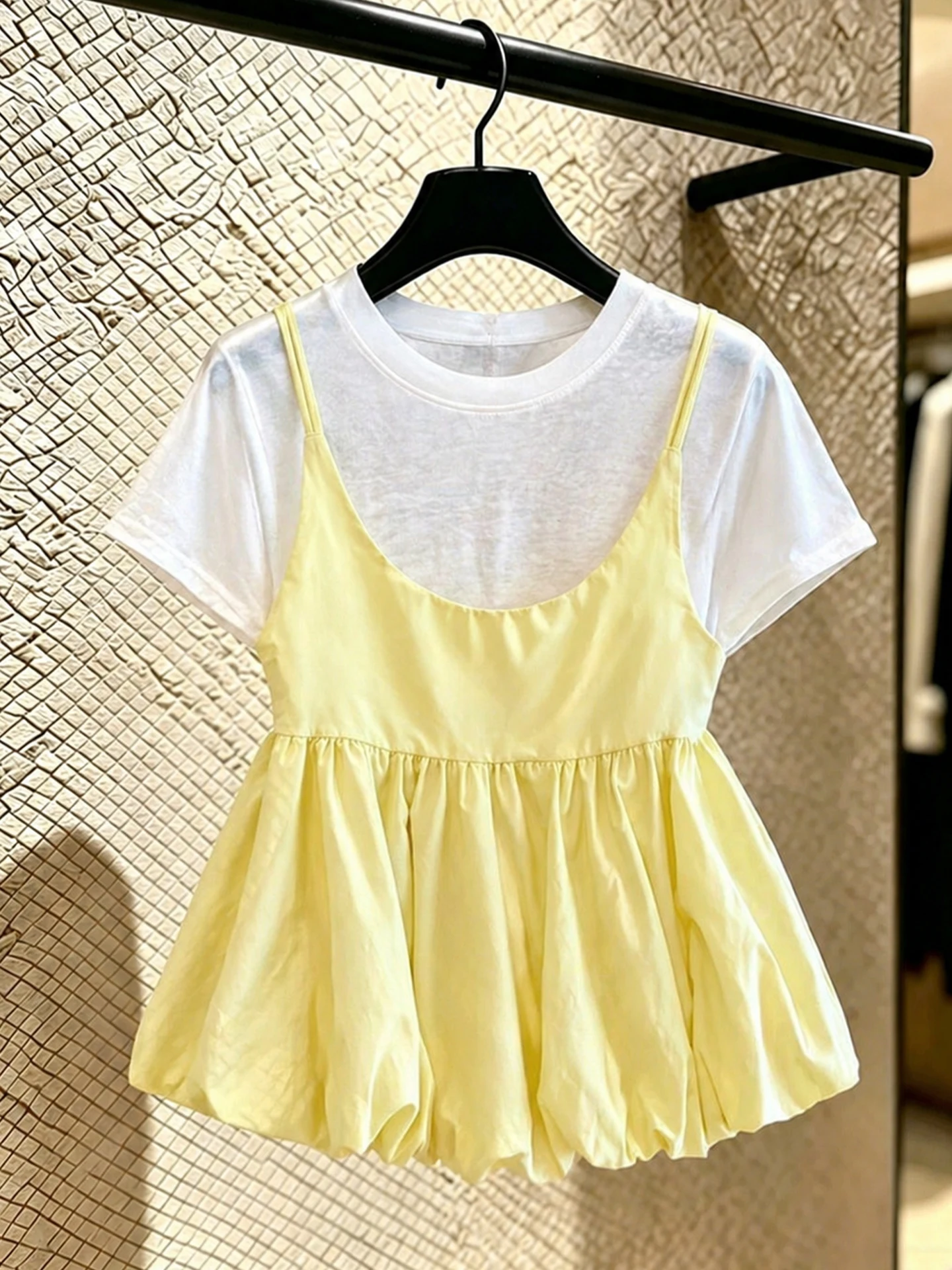 Lightweight Short Sleeve round Neck Top Color Block Layered Effect Versatile Spring Summer Casual Silk Blend Women's Shirt
Lightweight Short Sleeve round Neck Top Color Block Layered Effect Versatile Spring Summer Casual Silk Blend Women's Shirt