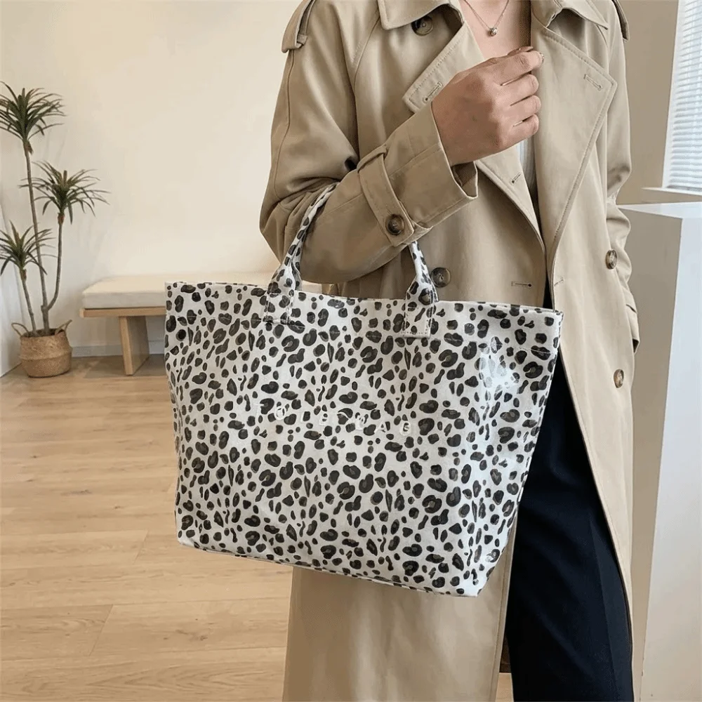 Waterproof Leopard Print Tote Bag Shoulder Bag Tote Pouch Armpit Bags Storage Bag Large Capacity Letter Prints Handbag Swimming
Waterproof Leopard Print Tote Bag Shoulder Bag Tote Pouch Armpit Bags Storage Bag Large Capacity Letter Prints Handbag Swimming
