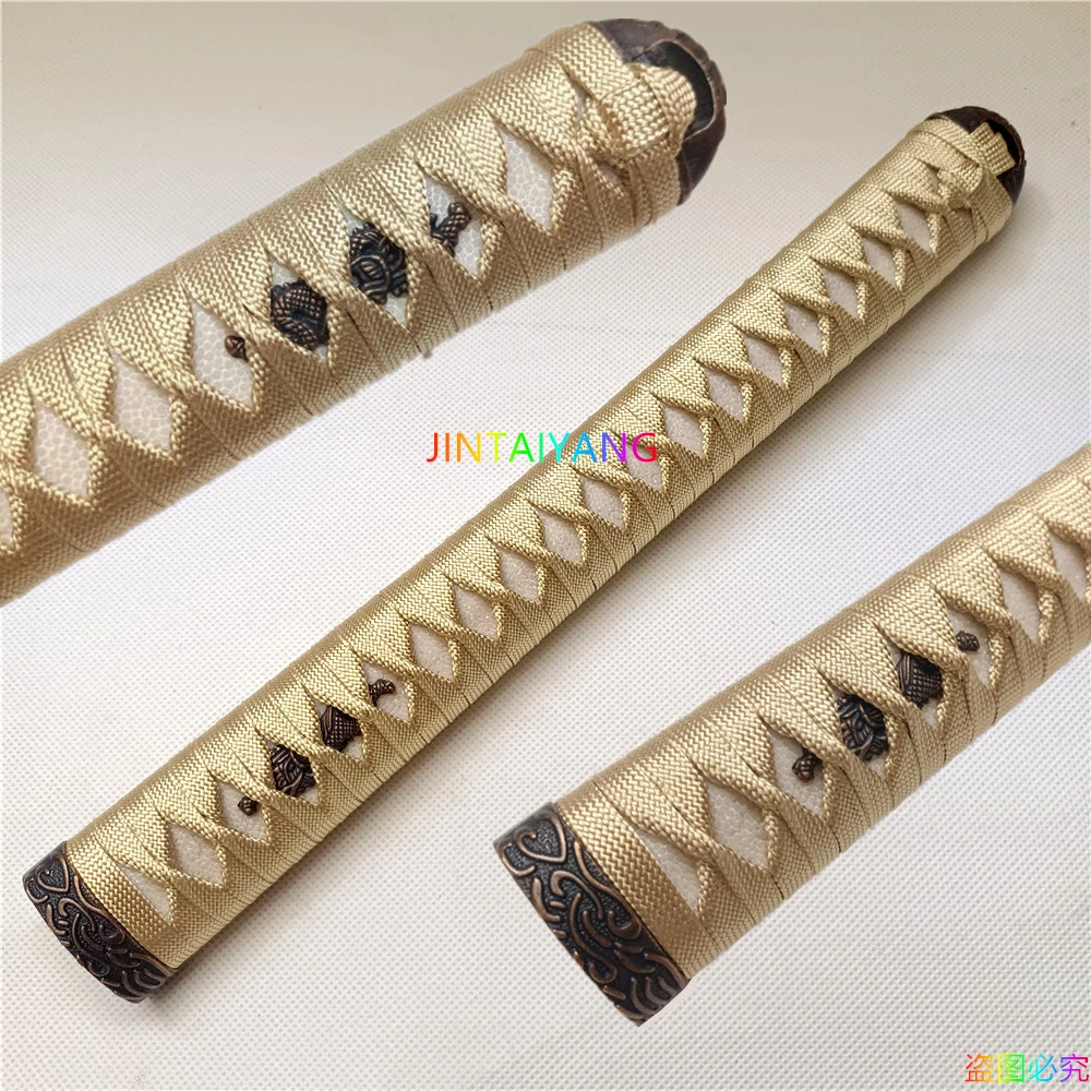 30 см Tsuka Hilt Real Rayskin сплав фучи Кашира менуки шелк Ито Запчасти для японских фотоаксессуаров
30 см Tsuka Hilt Real Rayskin сплав фучи Кашира менуки шелк Ито Запчасти для японских фотоаксессуаров