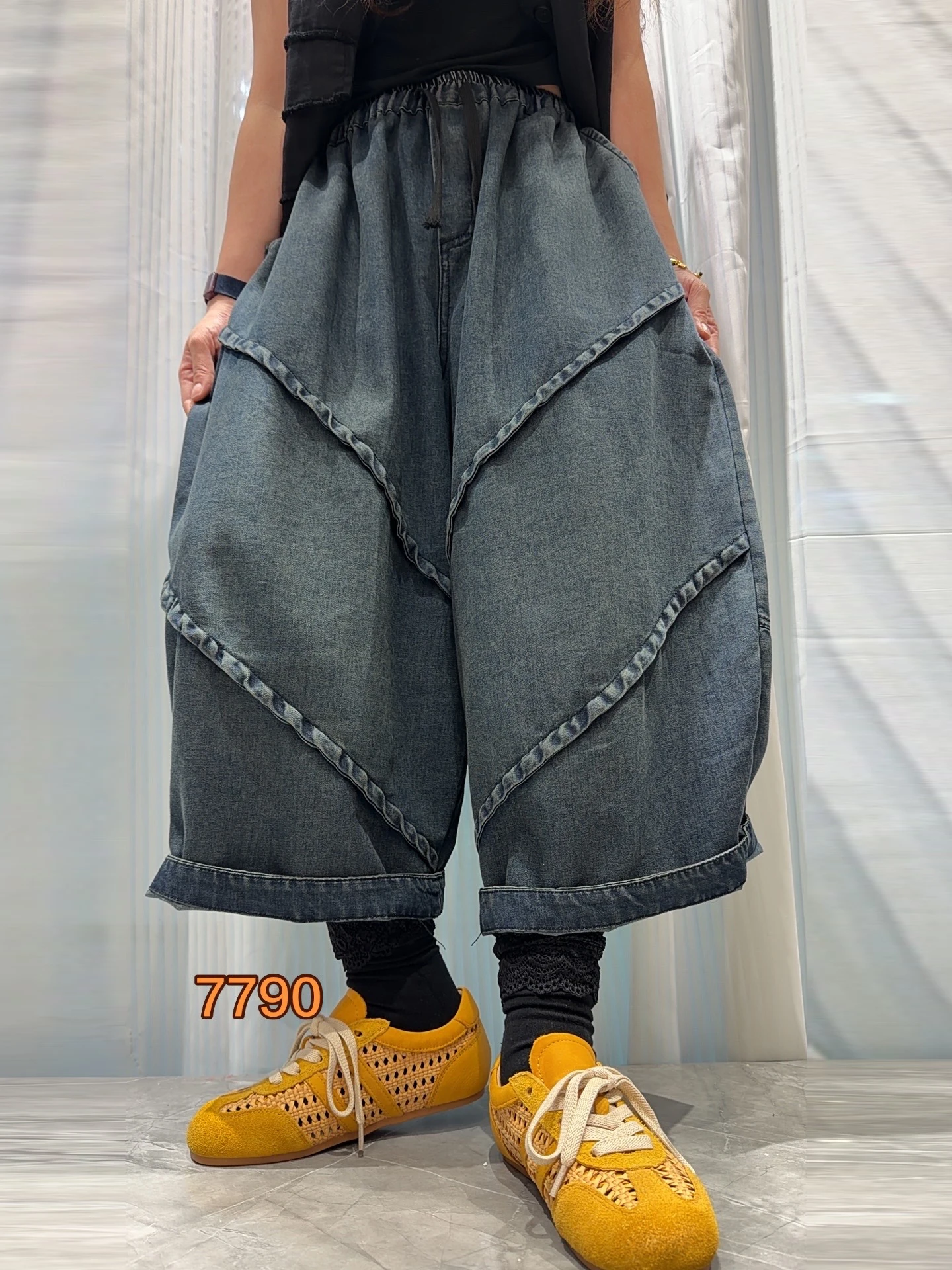 Vintage Women's Jeans Cotton Loose Fit Thin Material Dad Pants Spring Summer New Style Eighteen Shorts Natural Waist Denim
Vintage Women's Jeans Cotton Loose Fit Thin Material Dad Pants Spring Summer New Style Eighteen Shorts Natural Waist Denim
