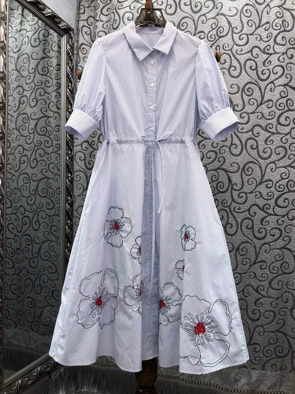 100%Cotton Striped Dress 2026 Summer Designer Fashion Women Turn-down Collar Embroidery Drawstring Waist Short Sleeve Blue Dress
100%Cotton Striped Dress 2026 Summer Designer Fashion Women Turn-down Collar Embroidery Drawstring Waist Short Sleeve Blue Dress