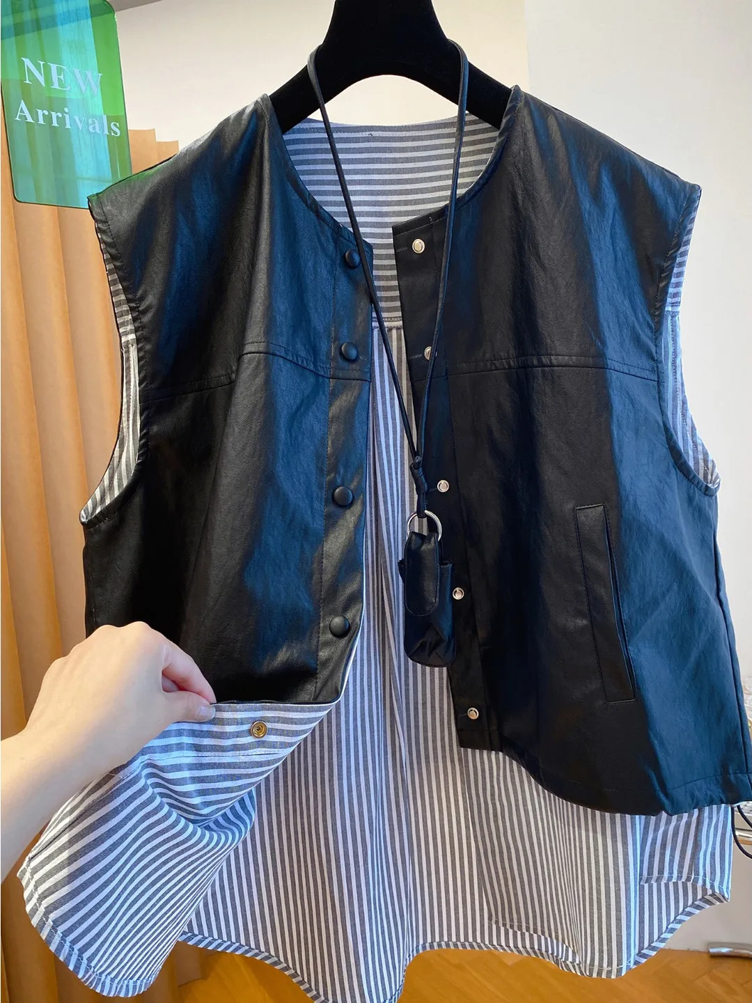 Высококачественный женский уникальный кожаный жилет из свободного сращивания, осенний новый жилет для поездок на работу, цветной круглый Ne
Высококачественный женский уникальный кожаный жилет из свободного сращивания, осенний новый жилет для поездок на работу, цветной круглый Ne