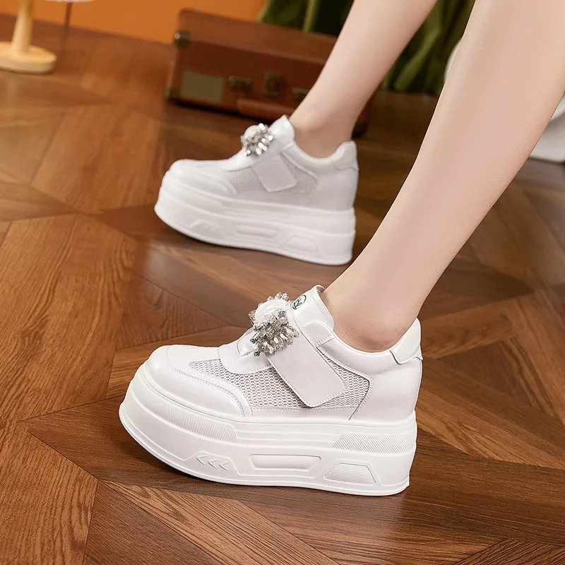 Women's Summer Versatile Breathable White Shoes Fashionable Hollowed out Casual Sports Shoes with Inner Height Increase
Women's Summer Versatile Breathable White Shoes Fashionable Hollowed out Casual Sports Shoes with Inner Height Increase