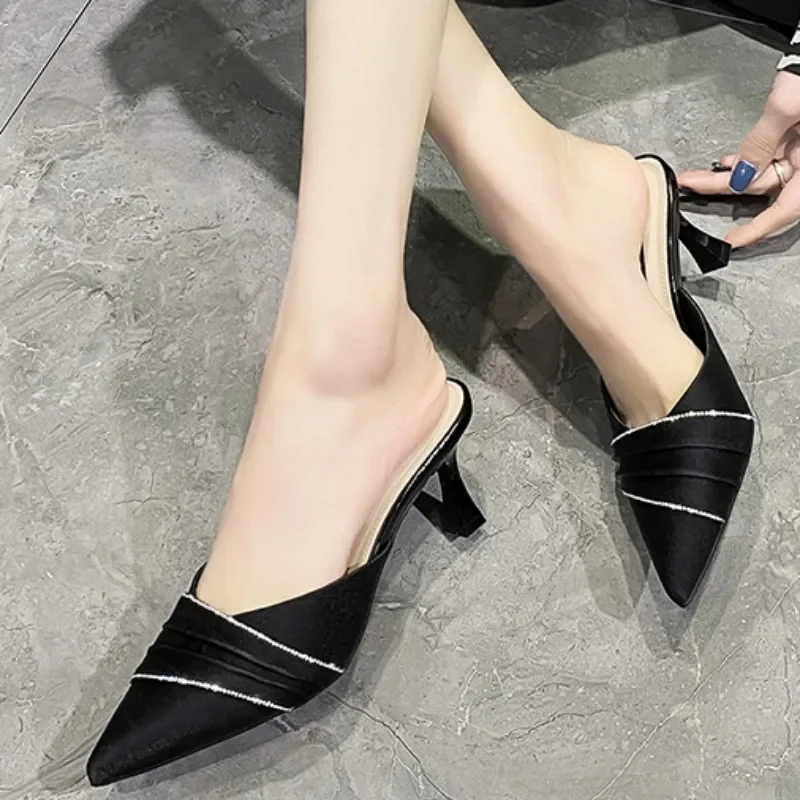 2024 Women's Summer New Sexy Pointed Toe Shallow Mouth Slip-On Sandals Daily Casual Comfortable Party Dress Women's Slippers
2024 Women's Summer New Sexy Pointed Toe Shallow Mouth Slip-On Sandals Daily Casual Comfortable Party Dress Women's Slippers