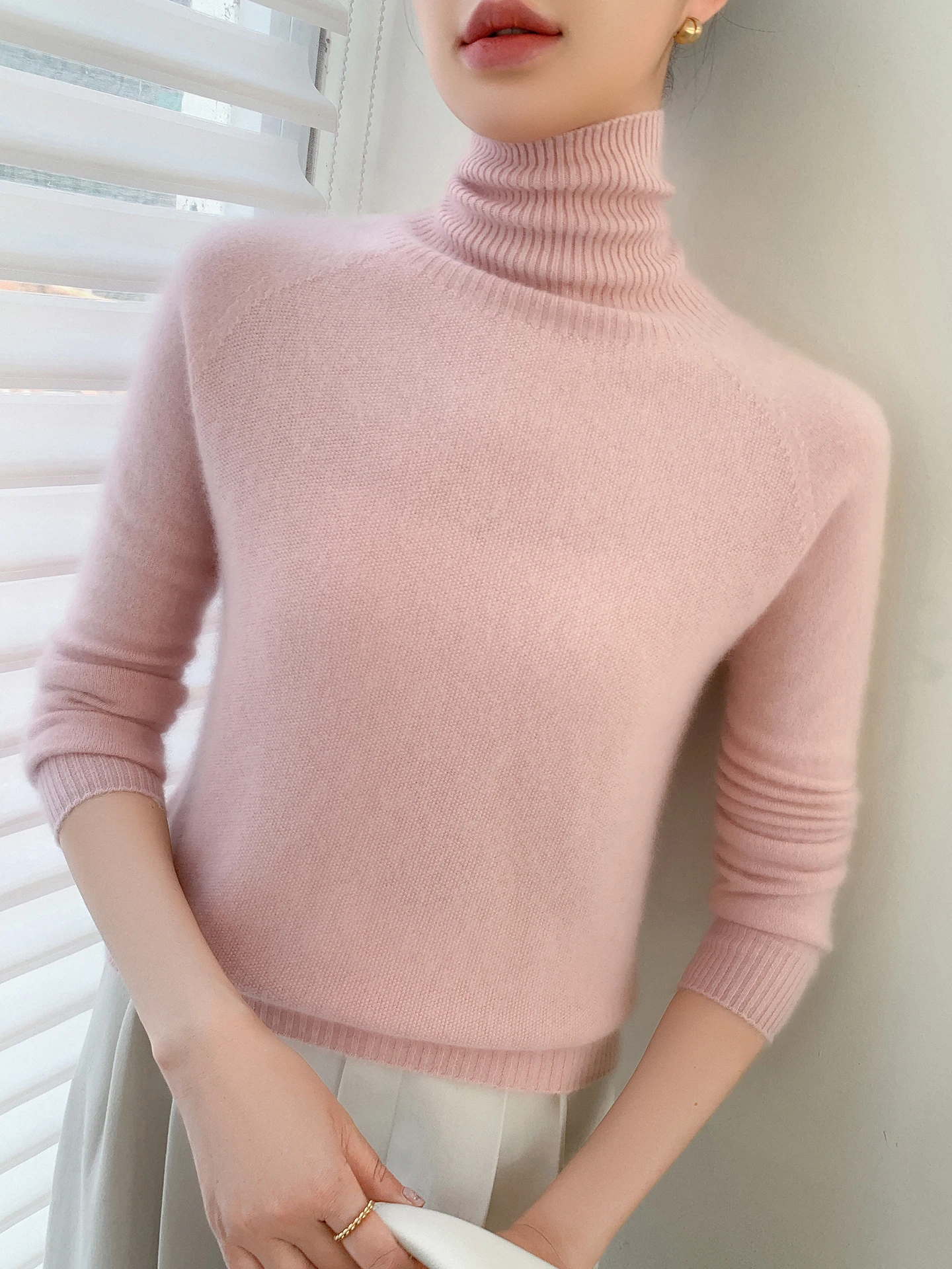 Women's High Collar Thiened Knitted Sweater Autumn Winter Inner Wear Base irt Garlic Flower Needle Embroidery Regular Fit
Women's High Collar Thiened Knitted Sweater Autumn Winter Inner Wear Base irt Garlic Flower Needle Embroidery Regular Fit