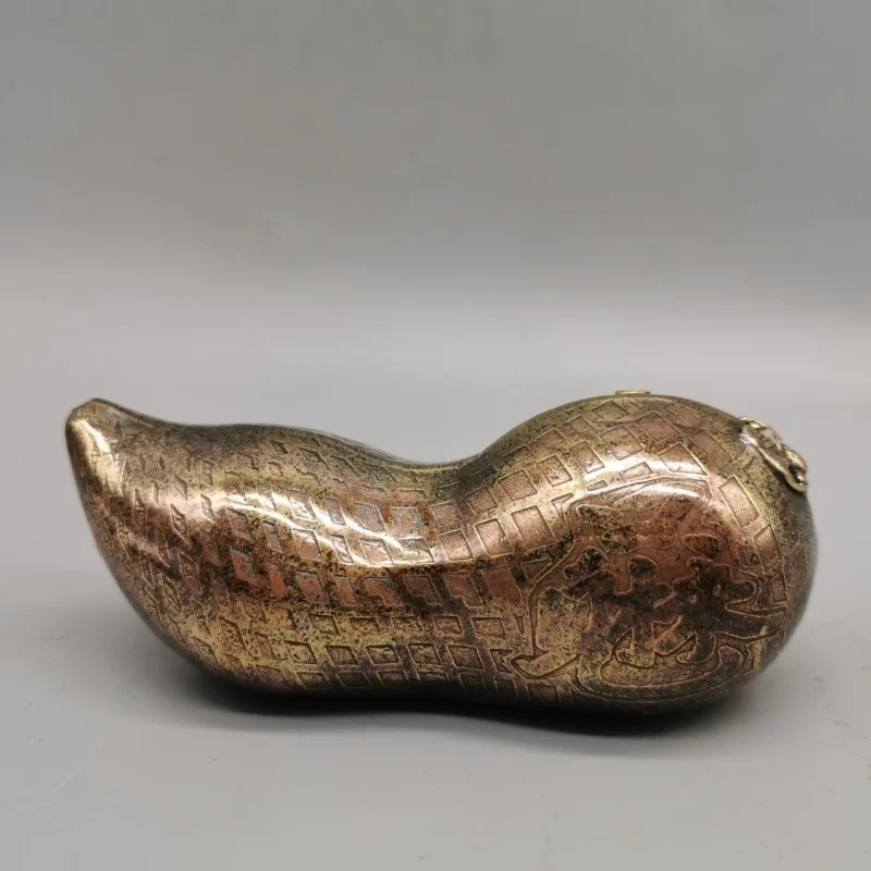 Chinese collection copper handmade carving attracting wealth and treasure peanut water drop Inkstone Drop study decoration
Chinese collection copper handmade carving attracting wealth and treasure peanut water drop Inkstone Drop study decoration