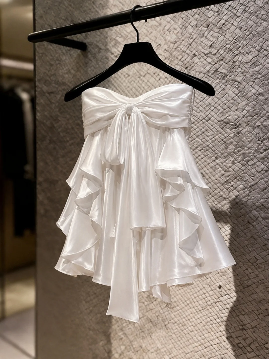 Fashionable Unique Sleeveless Vest with Lace Trim for Women Commute Style Korean Version Slim Fit No Sleeve Top Summer 2026
Fashionable Unique Sleeveless Vest with Lace Trim for Women Commute Style Korean Version Slim Fit No Sleeve Top Summer 2026