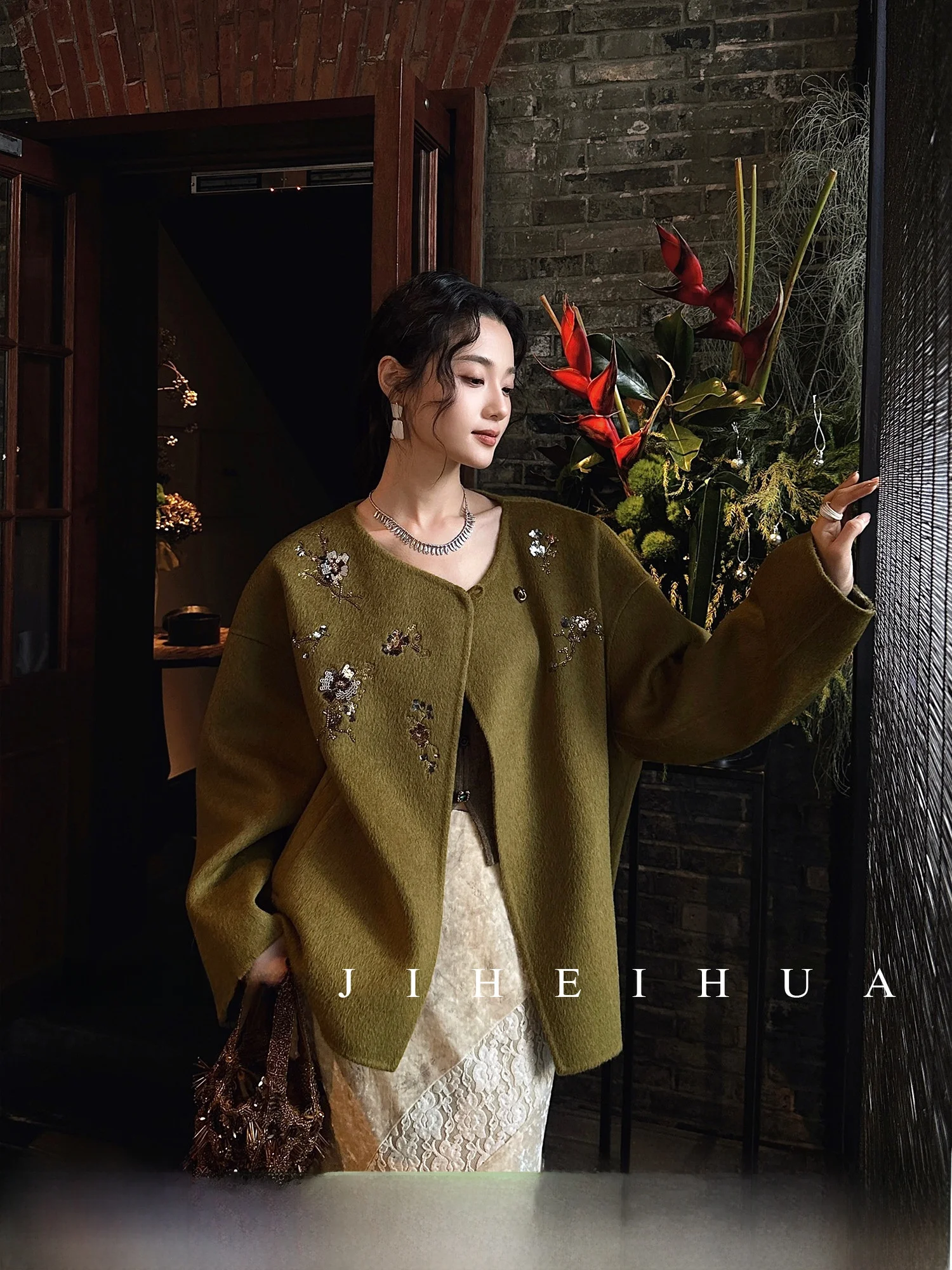 Double-Faced Woolen Coat with Embroidery And Beads Unique Good-Looking Korean Style Commute Straight-Line Thickened Mid-Length
Double-Faced Woolen Coat with Embroidery And Beads Unique Good-Looking Korean Style Commute Straight-Line Thickened Mid-Length