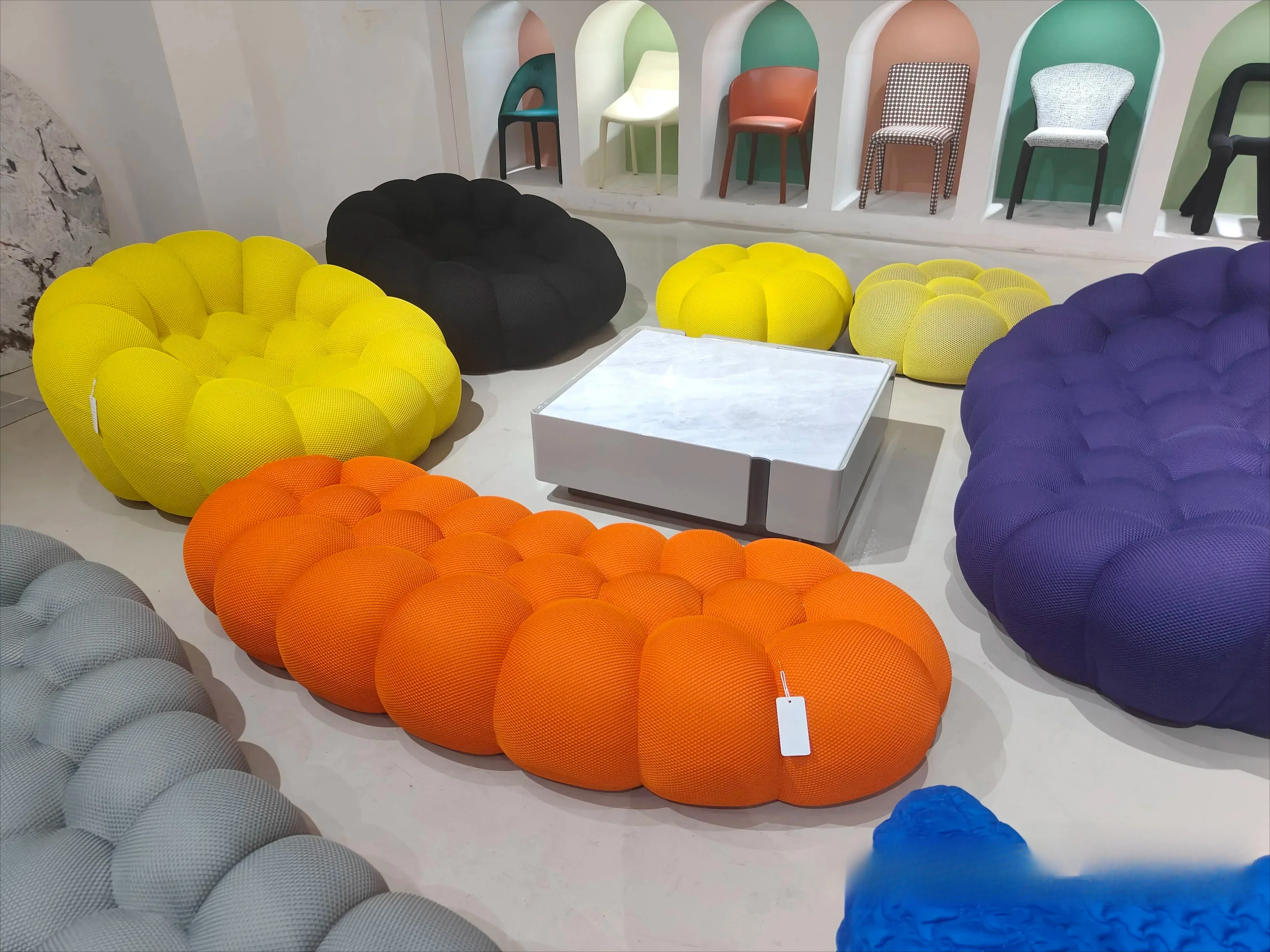 MANBAS Contemporary Cloud-Shaped Sofa Modular Cloth Football Couch Fabric Curved Designer Sofa Set for Living Room or Office
MANBAS Contemporary Cloud-Shaped Sofa Modular Cloth Football Couch Fabric Curved Designer Sofa Set for Living Room or Office