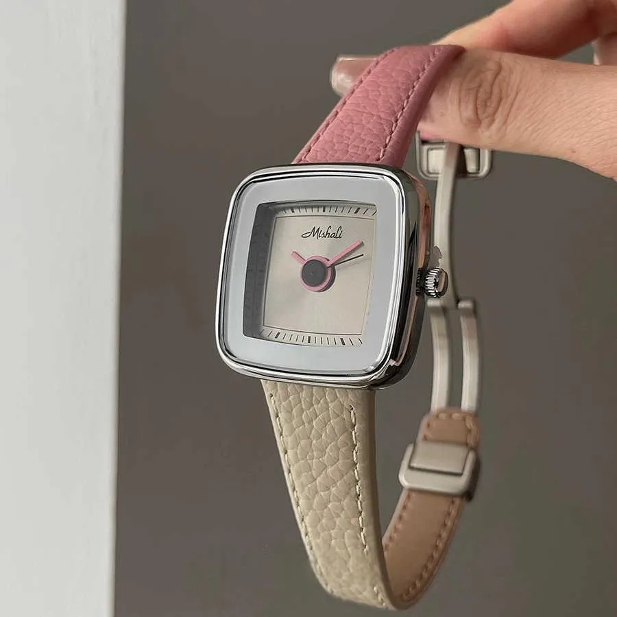 Rose Red and White Contrasting Genuine Leather Magnetic Buckle Large Dial Ladies Light Luxury Women's High-end Watch Women
Rose Red and White Contrasting Genuine Leather Magnetic Buckle Large Dial Ladies Light Luxury Women's High-end Watch Women