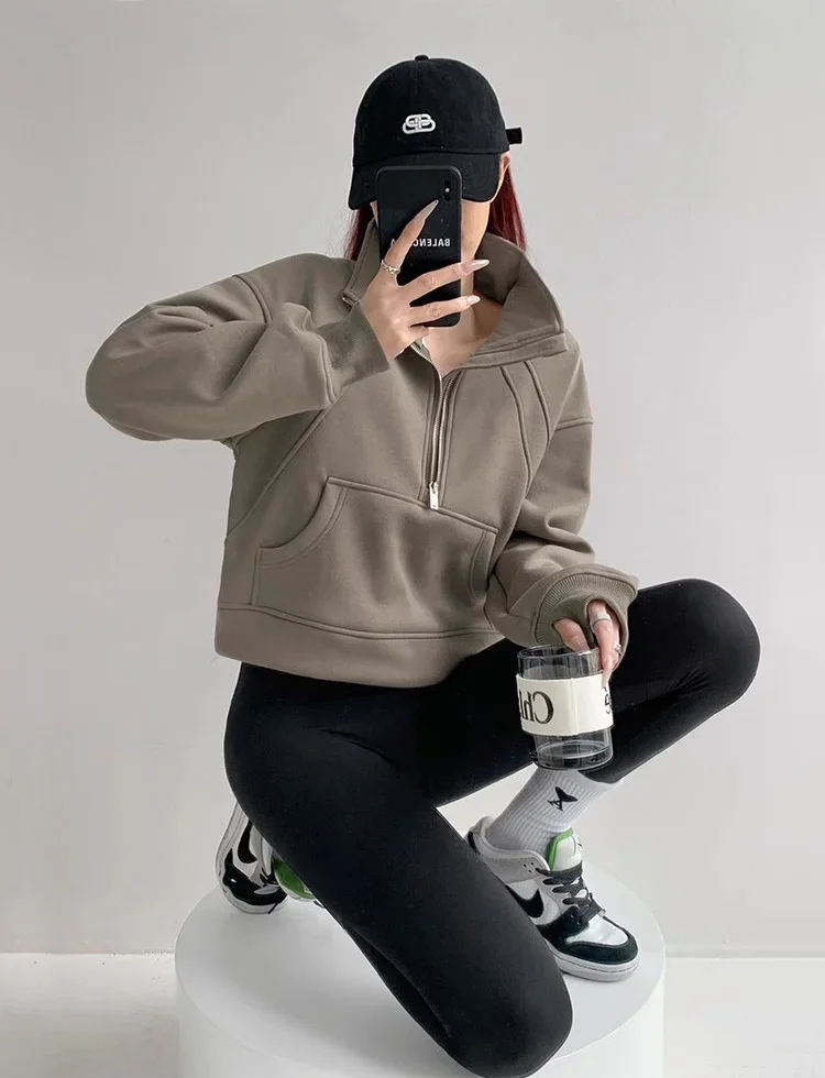 Winter Women's half zippered stand up collar with plush short hoodie, autumn and winter new loose and slimming casual top X863
Winter Women's half zippered stand up collar with plush short hoodie, autumn and winter new loose and slimming casual top X863