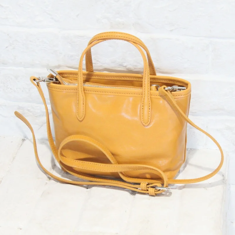 Women's Leather Small Handbags Summer Tasual Travel Commuter Shoulder Crossbody Bag Minimalist Versatile Tote Bag for Women
Women's Leather Small Handbags Summer Tasual Travel Commuter Shoulder Crossbody Bag Minimalist Versatile Tote Bag for Women