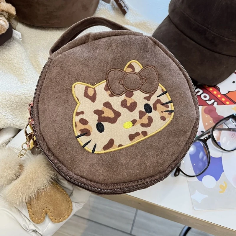 Косметичка с леопардовым принтом, дорожный органайзер для косметики, вместительный набор для туалетных принадлежностей, портативная косметичка, милая сумочка для хранения помады.
Косметичка с леопардовым принтом, дорожный органайзер для косметики, вместительный набор для туалетных принадлежностей, портативная косметичка, милая сумочка для хранения помады.