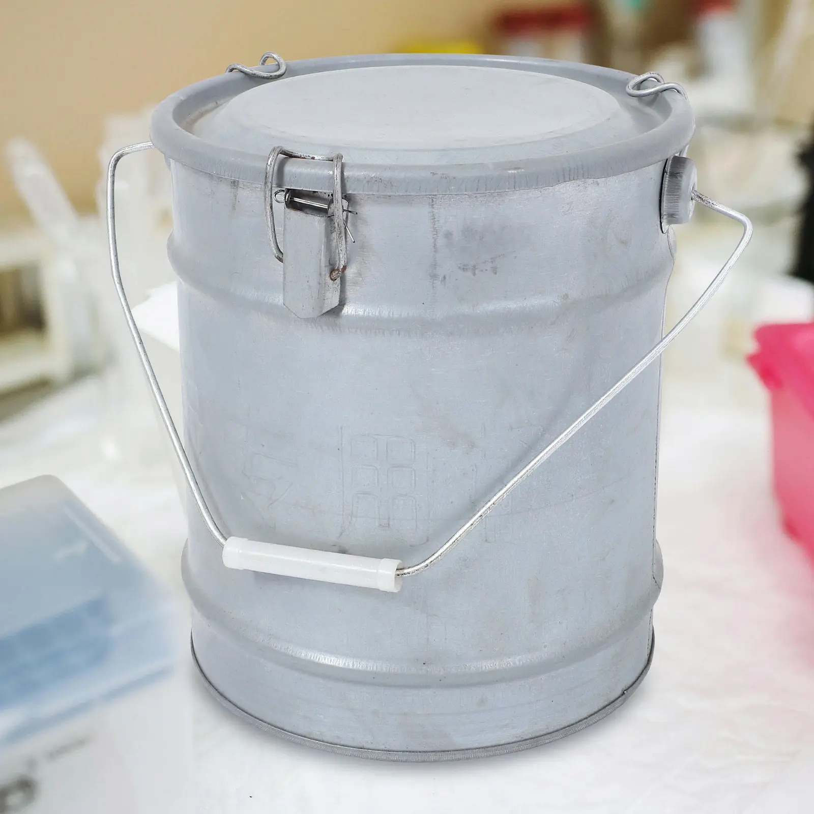 Laboratory Sample Bucket Metal Fully Enclosed Soil Sampling Container with Lid for Cement Soil Retention Large Capacity Portable
Laboratory Sample Bucket Metal Fully Enclosed Soil Sampling Container with Lid for Cement Soil Retention Large Capacity Portable