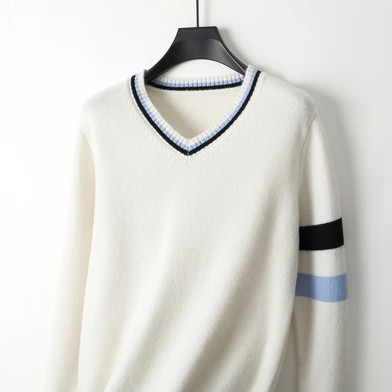 New Autumn And Winter 100% Pure Wool Men's Pullover V-Neck Contrast Thickening Joker Knit Bottoming Shirt
New Autumn And Winter 100% Pure Wool Men's Pullover V-Neck Contrast Thickening Joker Knit Bottoming Shirt