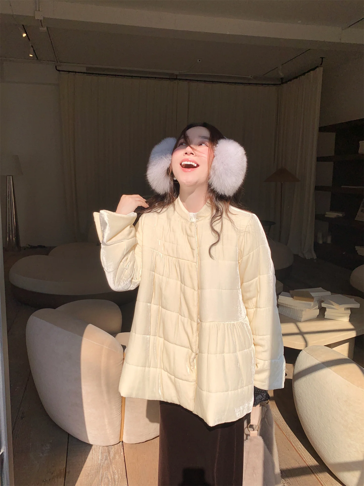 Уникальное, очень красивое женское зимнее пальто TheWangs из шелкового бархата и белого хлопка, утепленное, на хлопковой подкладке
Уникальное, очень красивое женское зимнее пальто TheWangs из шелкового бархата и белого хлопка, утепленное, на хлопковой подкладке