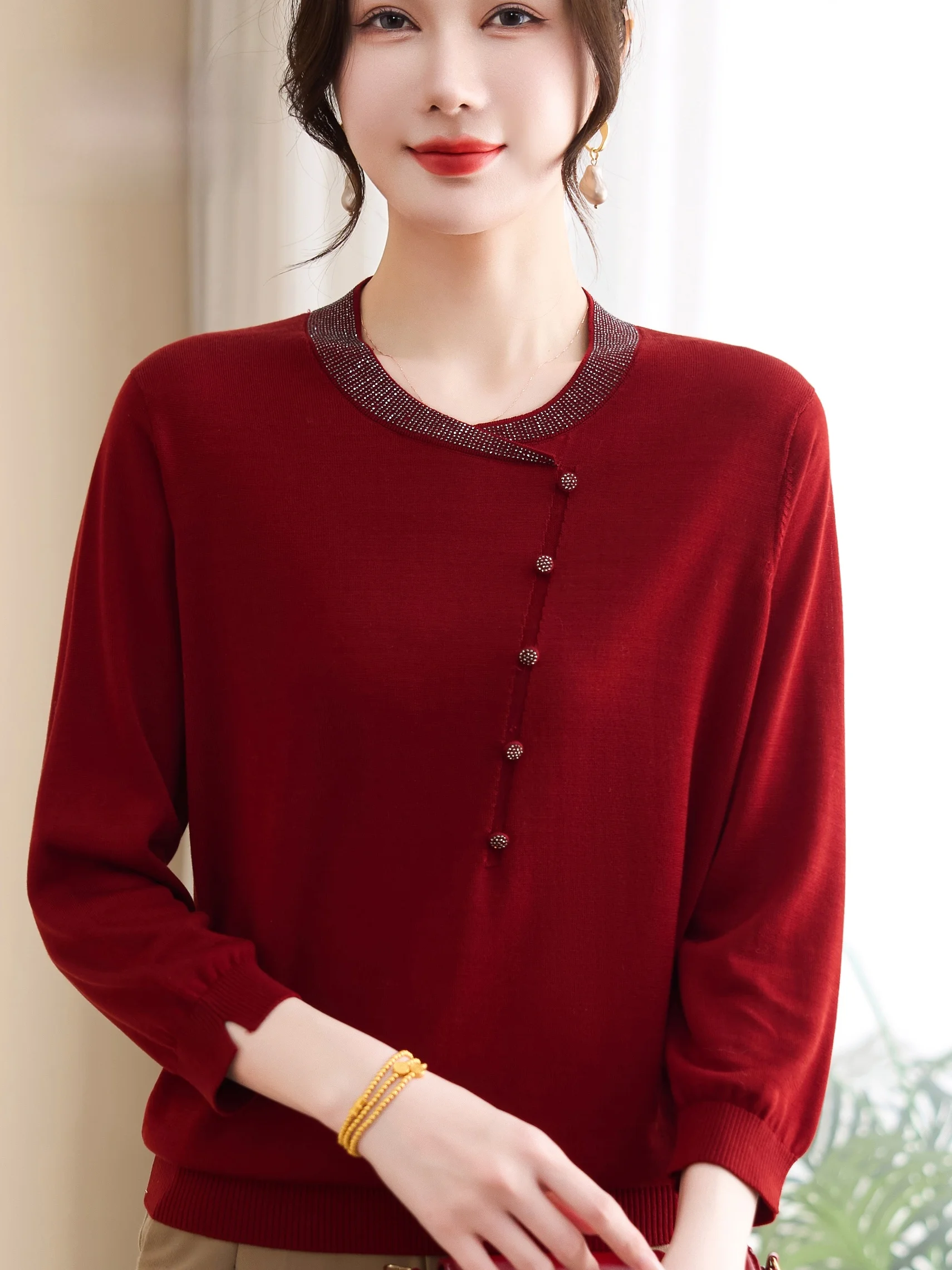 Spring Faion round Ne Knitted Top Women's Thin Svel Base irt Diamond Embellied Boting T-irt for Middle-Age...
Spring Faion round Ne Knitted Top Women's Thin Svel Base irt Diamond Embellied Boting T-irt for Middle-Age...