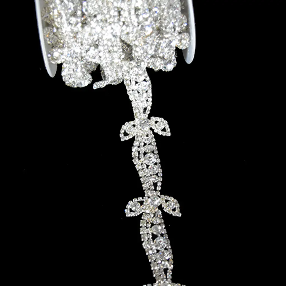 1 Yard Floral Rhinestone Chain Garment Accessory - Dress Belt & Neck Decor for Women's Bridal Wedding & Fashion Look
1 Yard Floral Rhinestone Chain Garment Accessory - Dress Belt & Neck Decor for Women's Bridal Wedding & Fashion Look