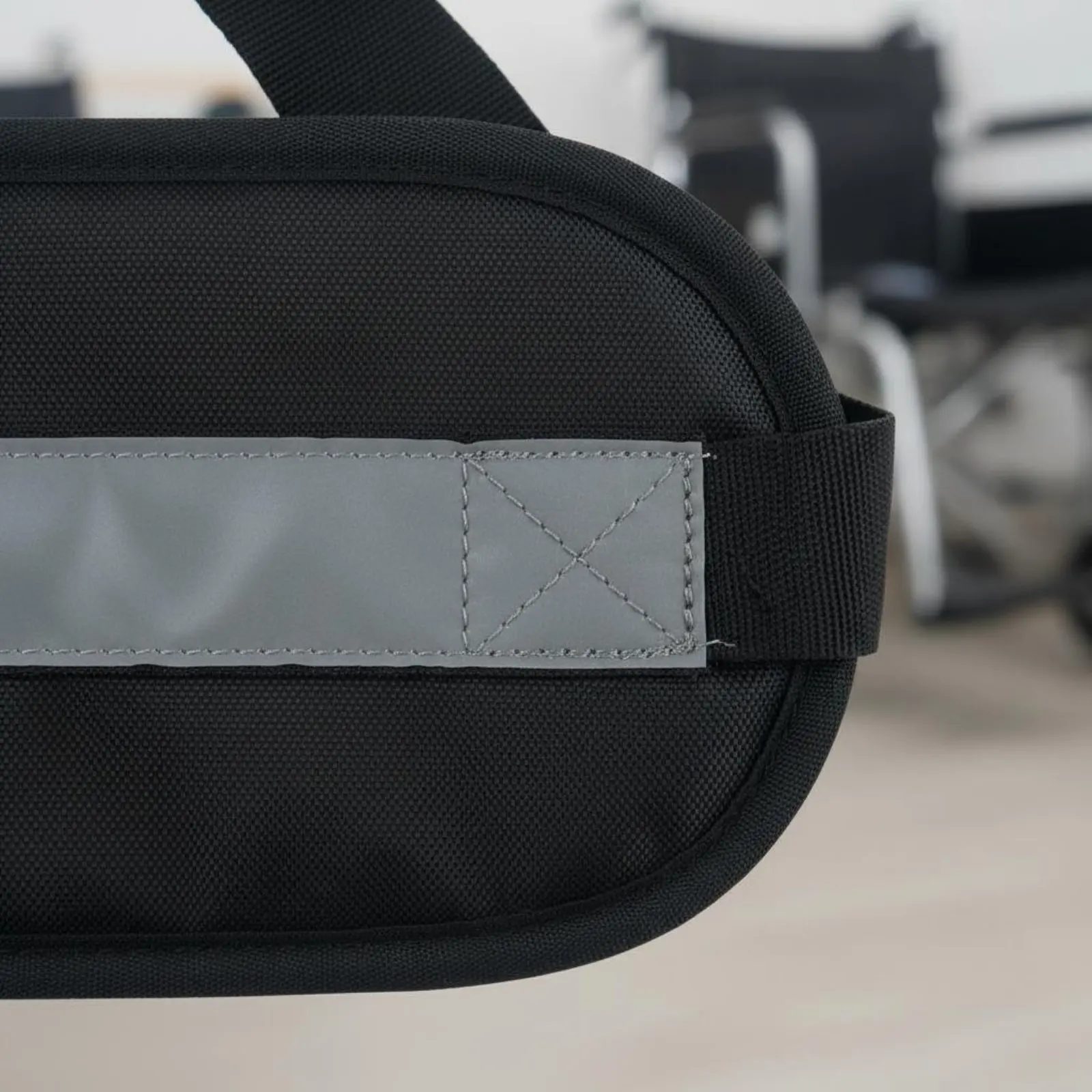 Safety Belt Rapid-Unfasten Buckle Triangular Belt Patient Positioning Strap Breathable Material for Patients
Safety Belt Rapid-Unfasten Buckle Triangular Belt Patient Positioning Strap Breathable Material for Patients