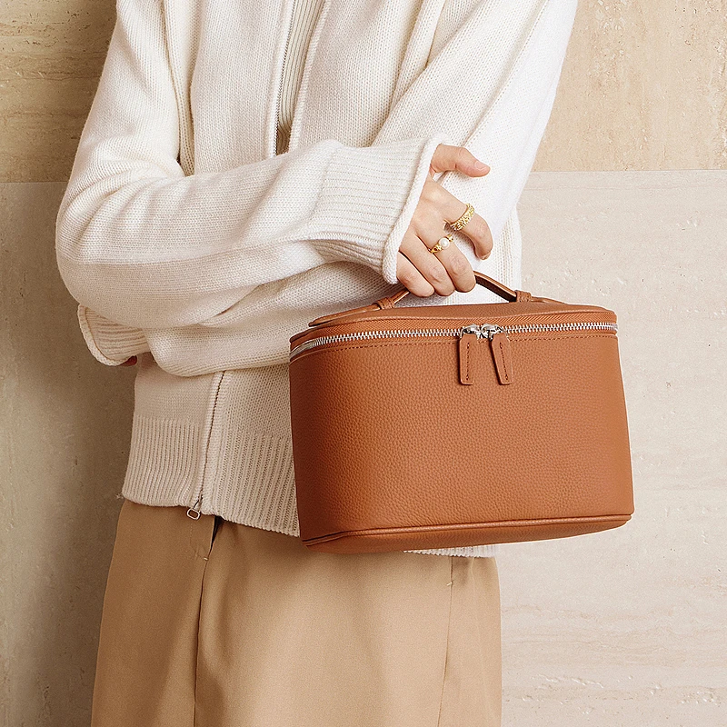 New Large Capacity Lychee Grain Leather Makeup Bag Ladies Travel Bag Portable Handheld Cowhide Bag
New Large Capacity Lychee Grain Leather Makeup Bag Ladies Travel Bag Portable Handheld Cowhide Bag