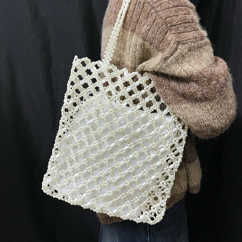 Shiny and unresponsive metal silver sequins hand woven bead with large capacity tote armpit handbag, new women's bag
Shiny and unresponsive metal silver sequins hand woven bead with large capacity tote armpit handbag, new women's bag