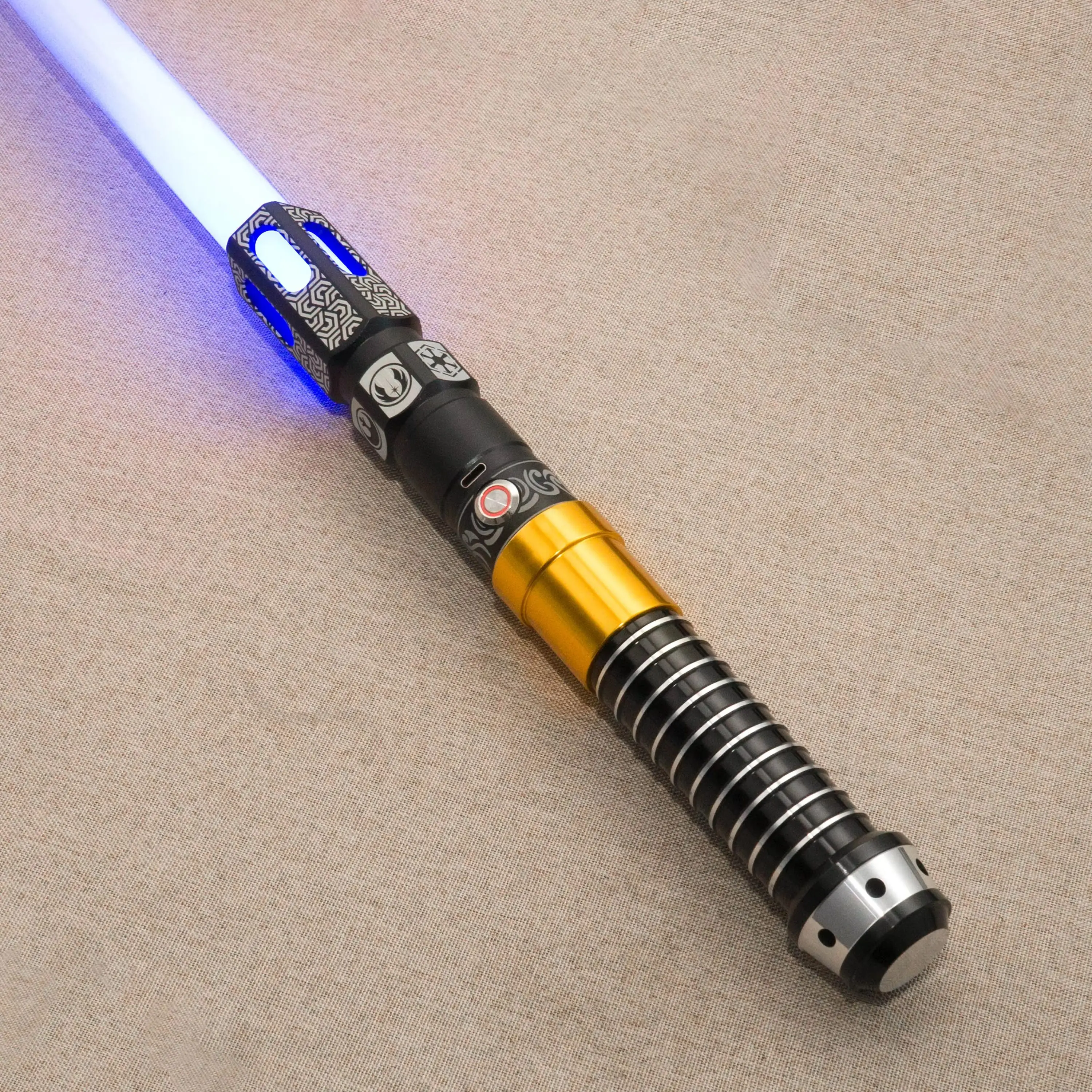 RGB Pixel Metal Lightsabers Duel Smooth Swing Laser Sabers De Luz 16G SD Card Type-c 28 fonts FOC Carnival Weapons Flicker toy
RGB Pixel Metal Lightsabers Duel Smooth Swing Laser Sabers De Luz 16G SD Card Type-c 28 fonts FOC Carnival Weapons Flicker toy