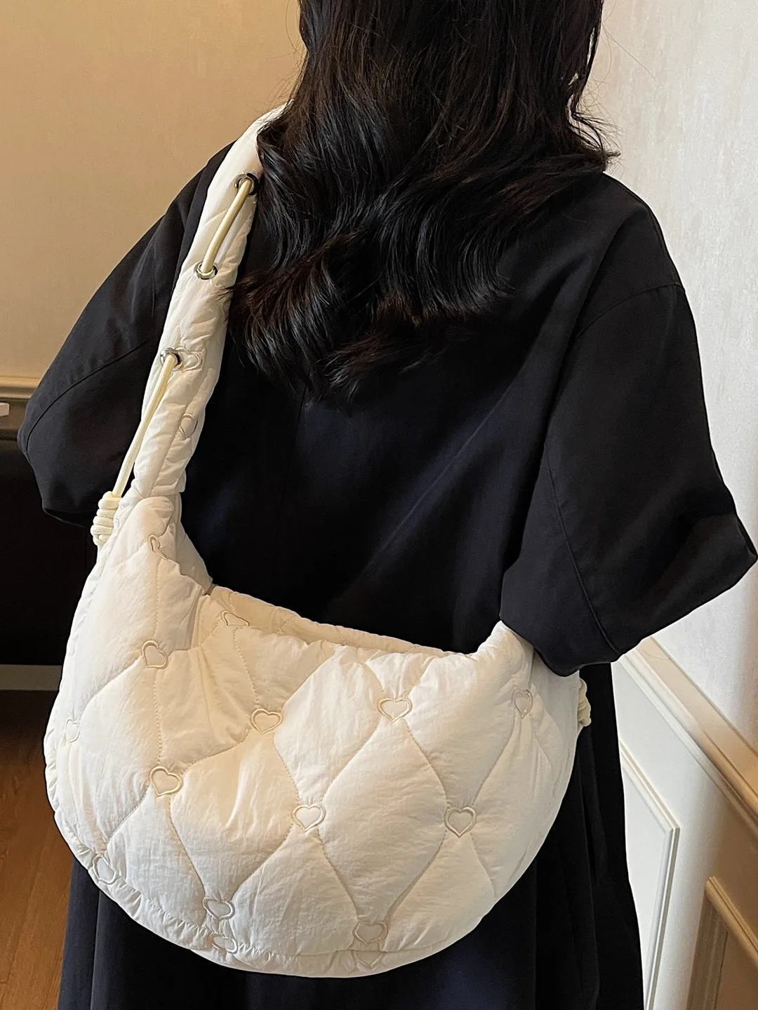 Large Capaci Canvas oulder Bag Women's Casual Crossbody Bag Autumn Winter Cotton Coat Bag Simple Design Dumpling ape
Large Capaci Canvas oulder Bag Women's Casual Crossbody Bag Autumn Winter Cotton Coat Bag Simple Design Dumpling ape