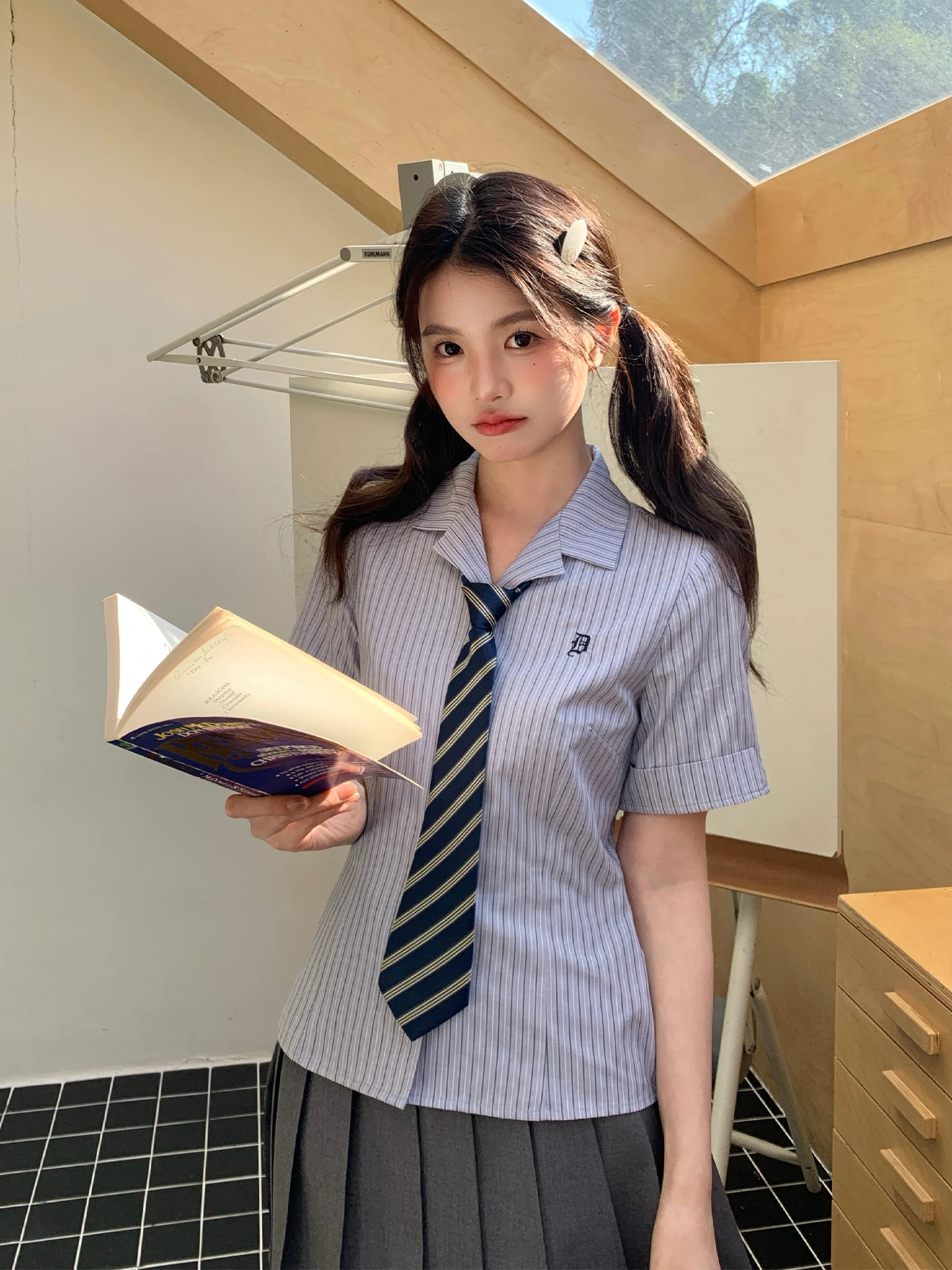 Tokyo Seasonal JK Summer New Academic Style Waist-Cinching Slim Fit Short Sleeve Shirt Women's Blue Striped Slim Top
Tokyo Seasonal JK Summer New Academic Style Waist-Cinching Slim Fit Short Sleeve Shirt Women's Blue Striped Slim Top