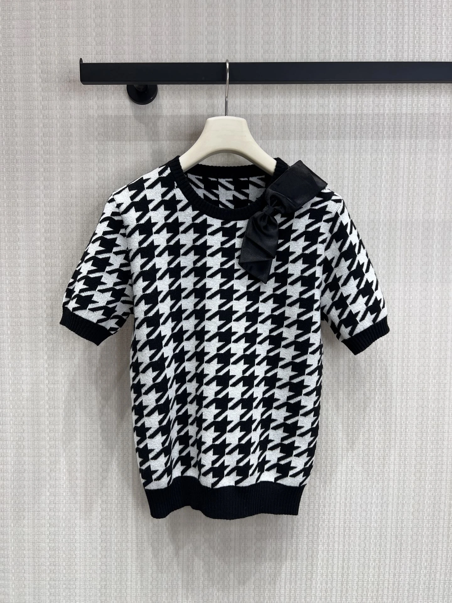 High Quality Slim Fit Women's Knitted Short Sleeve Top with Knot Decoration Retro Plaid Design Commute Style Fashion
High Quality Slim Fit Women's Knitted Short Sleeve Top with Knot Decoration Retro Plaid Design Commute Style Fashion