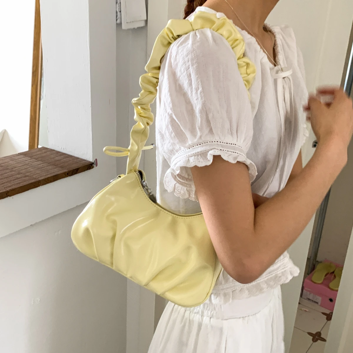 Fashion Trendy Versatile Women's PU Leather Pleated Single Shoulder Crossbody Bag Simple Casual Commuting Storage Bags
Fashion Trendy Versatile Women's PU Leather Pleated Single Shoulder Crossbody Bag Simple Casual Commuting Storage Bags