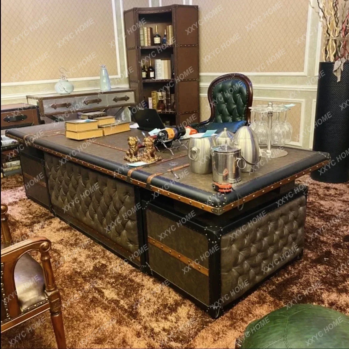 Hretro light luxury high-end atmosphere big class desk president boss table living room furniture
Hretro light luxury high-end atmosphere big class desk president boss table living room furniture