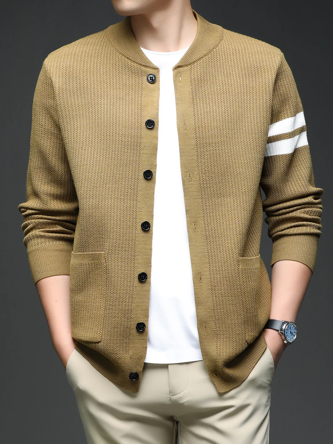 Мужской вязаный кардиган-свитер на весну-осень с воротником-стойкой, повседневный, универсальный, длинный рукав, мягкий полиэстер, стандартный крой
Мужской вязаный кардиган-свитер на весну-осень с воротником-стойкой, повседневный, универсальный, длинный рукав, мягкий полиэстер, стандартный крой