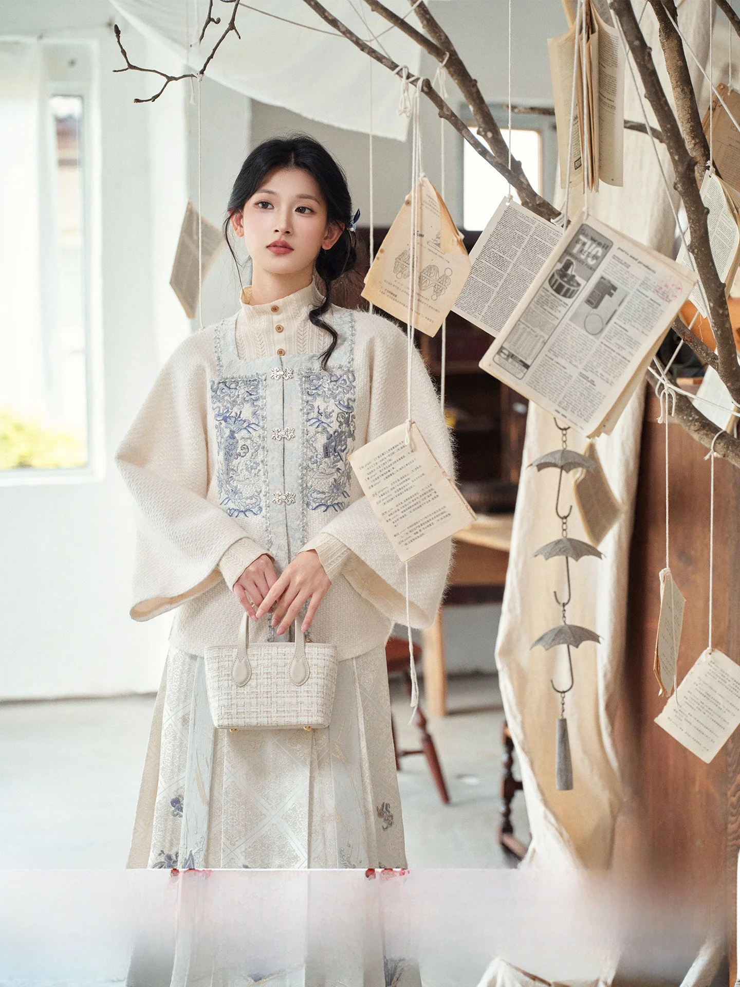 Сине-белый вязаный комплект из джата и юбки с вышивкой, женский костюм ханьфу, Ele Aosphere Thousand Bule Pearl Design
Сине-белый вязаный комплект из джата и юбки с вышивкой, женский костюм ханьфу, Ele Aosphere Thousand Bule Pearl Design