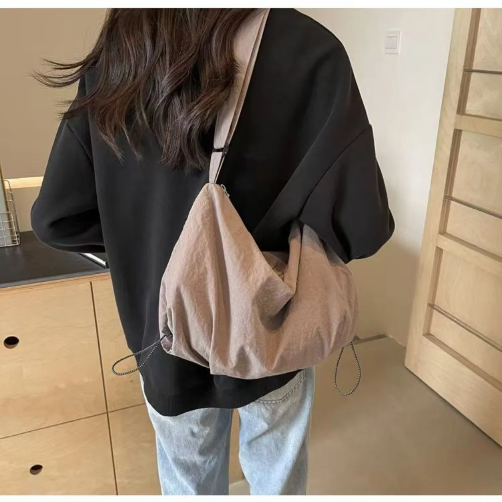 Retro Nylon Hobo Bag Large Capacity Solid Color Shoulder Bag Drawstring Adjustable Strap Dumpling Bag Ladies
Retro Nylon Hobo Bag Large Capacity Solid Color Shoulder Bag Drawstring Adjustable Strap Dumpling Bag Ladies 