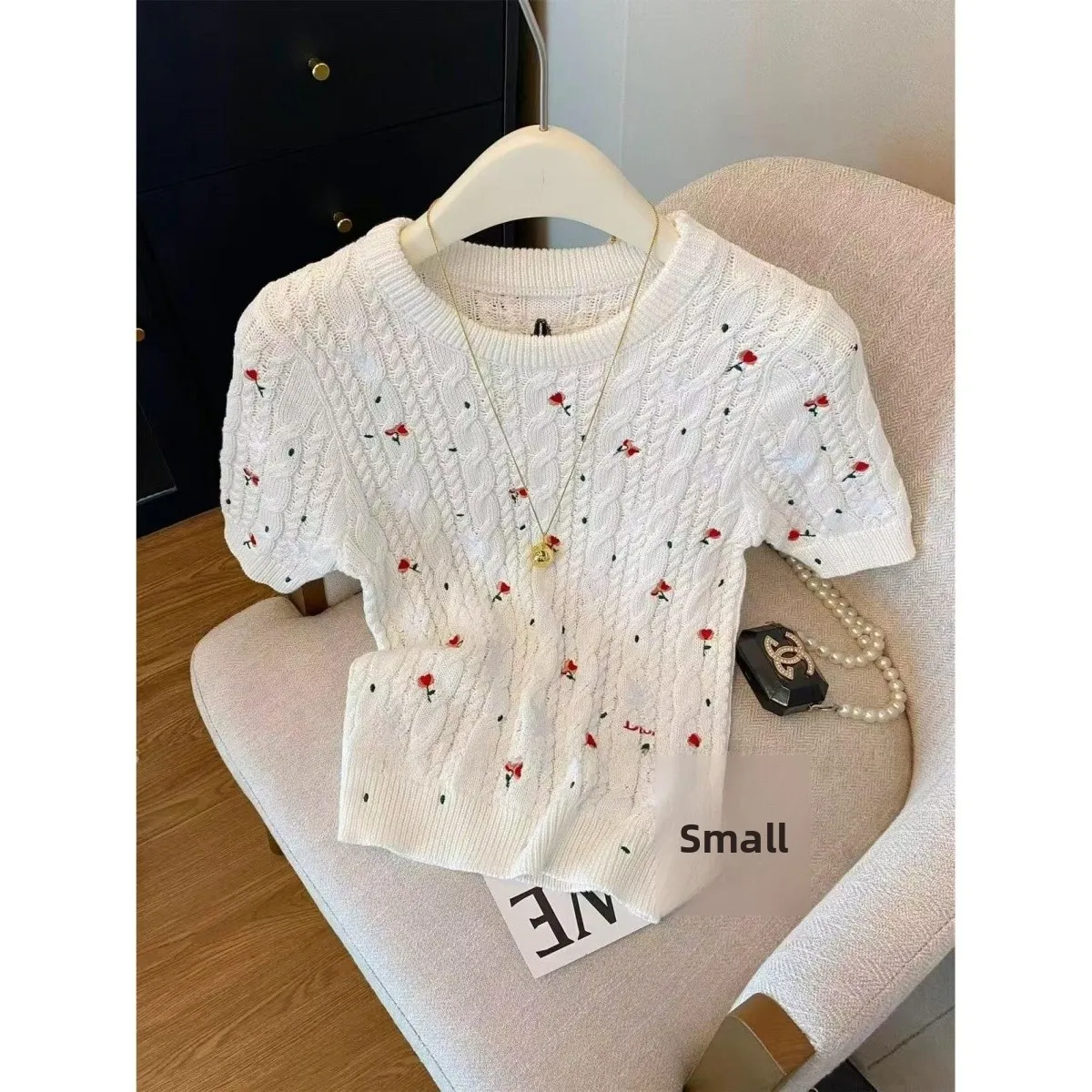 Fashionable Rose Floral Embroidery round Neck Short Sleeve Women's Top Versatile White Knitted Casual Style Soft Polyester
Fashionable Rose Floral Embroidery round Neck Short Sleeve Women's Top Versatile White Knitted Casual Style Soft Polyester