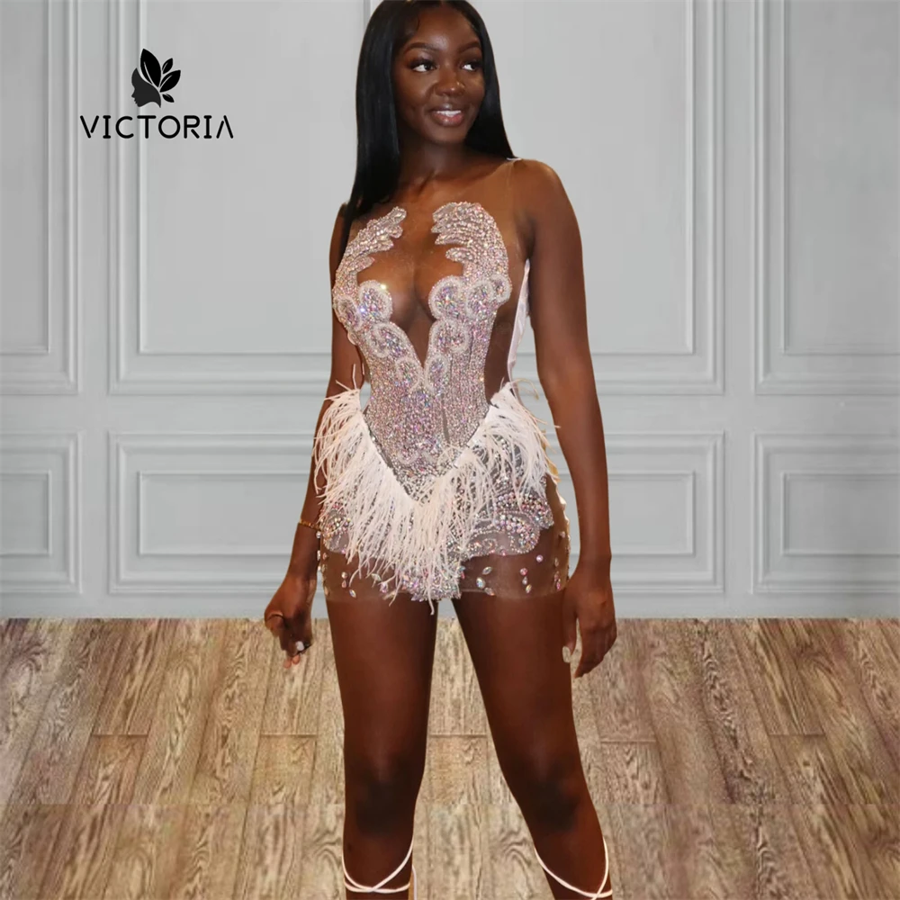 Fancy Silvery Crystal Beading Luxury Prom Dresses 2025 Feathers Homecoming Gowns Black girl Baddie Dress For Birthday Customized
Fancy Silvery Crystal Beading Luxury Prom Dresses 2025 Feathers Homecoming Gowns Black girl Baddie Dress For Birthday Customized