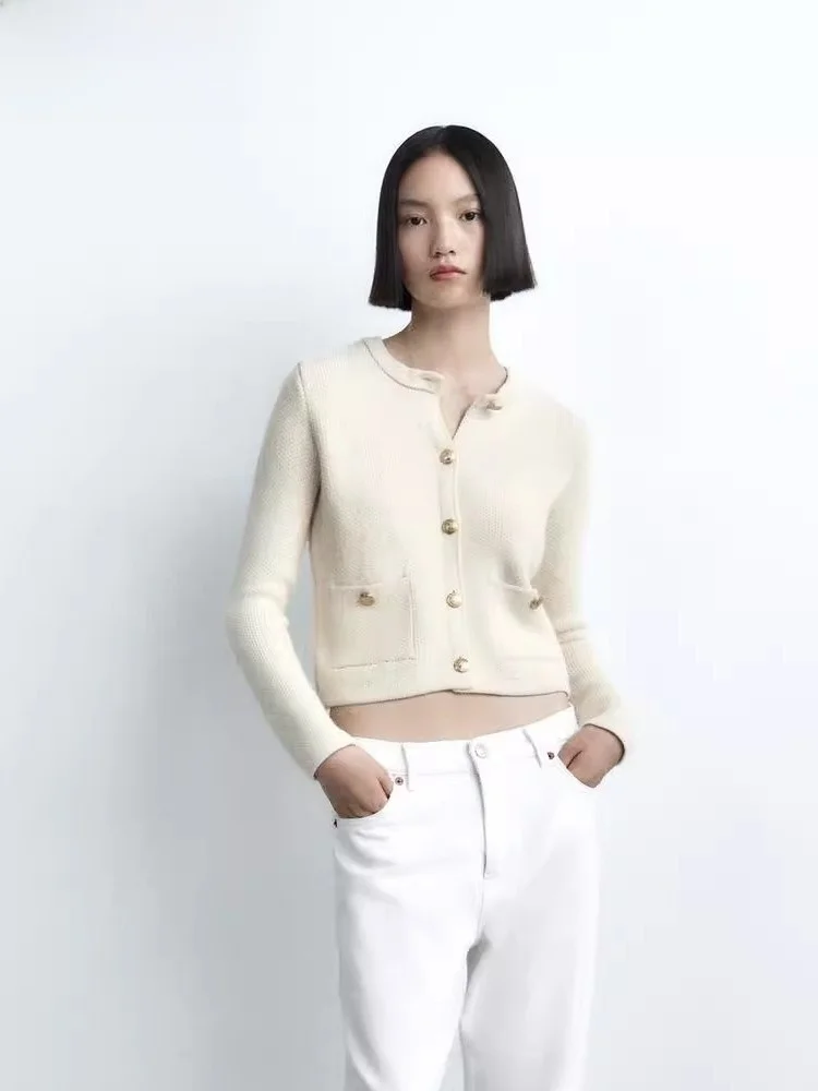 Autumn Winter New Sle Women's Knitted Sweater Gold Button Design Long Sve Open Cardigan Sweet Sle Regular Fit Loose pe
Autumn Winter New Sle Women's Knitted Sweater Gold Button Design Long Sve Open Cardigan Sweet Sle Regular Fit Loose pe