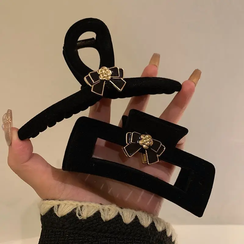 Vintage Bow Grab Clip French Small Fragranc Premium Oversized Shark Clip Black Velvet Headdress
Vintage Bow Grab Clip French Small Fragranc Premium Oversized Shark Clip Black Velvet Headdress