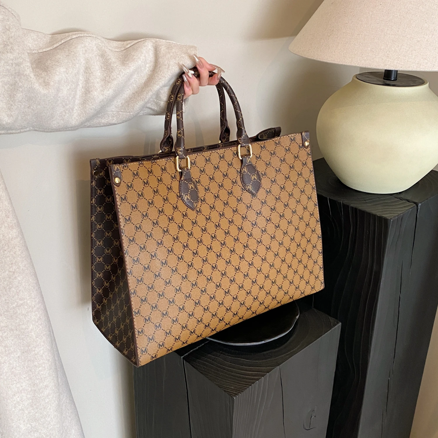 Retro Pattern Tote Bag, Top Handle Satchel - Women's Handbag for Shopping & Work
Retro Pattern Tote Bag, Top Handle Satchel - Women's Handbag for Shopping & Work