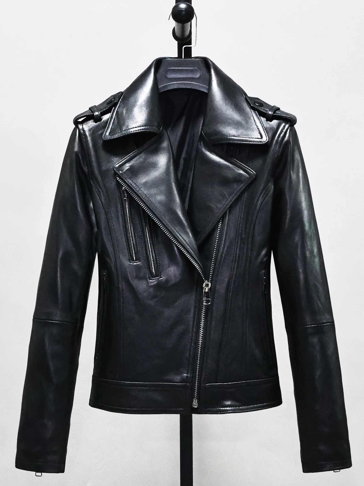 Spring Autumn Top Layer eep Genuine Leather Jaet Women Slim Fit ort Youth Hong Kong Sle oulder Chapter Motorcycle J...
Spring Autumn Top Layer eep Genuine Leather Jaet Women Slim Fit ort Youth Hong Kong Sle oulder Chapter Motorcycle J...