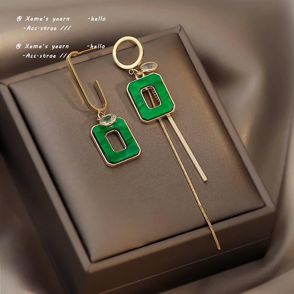 2023 New Asymmetric Green Square Tassel Long Earrings Korean Design Jewelry Girls Fashion Accessories Drop Earrings For Woman
2023 New Asymmetric Green Square Tassel Long Earrings Korean Design Jewelry Girls Fashion Accessories Drop Earrings For Woman