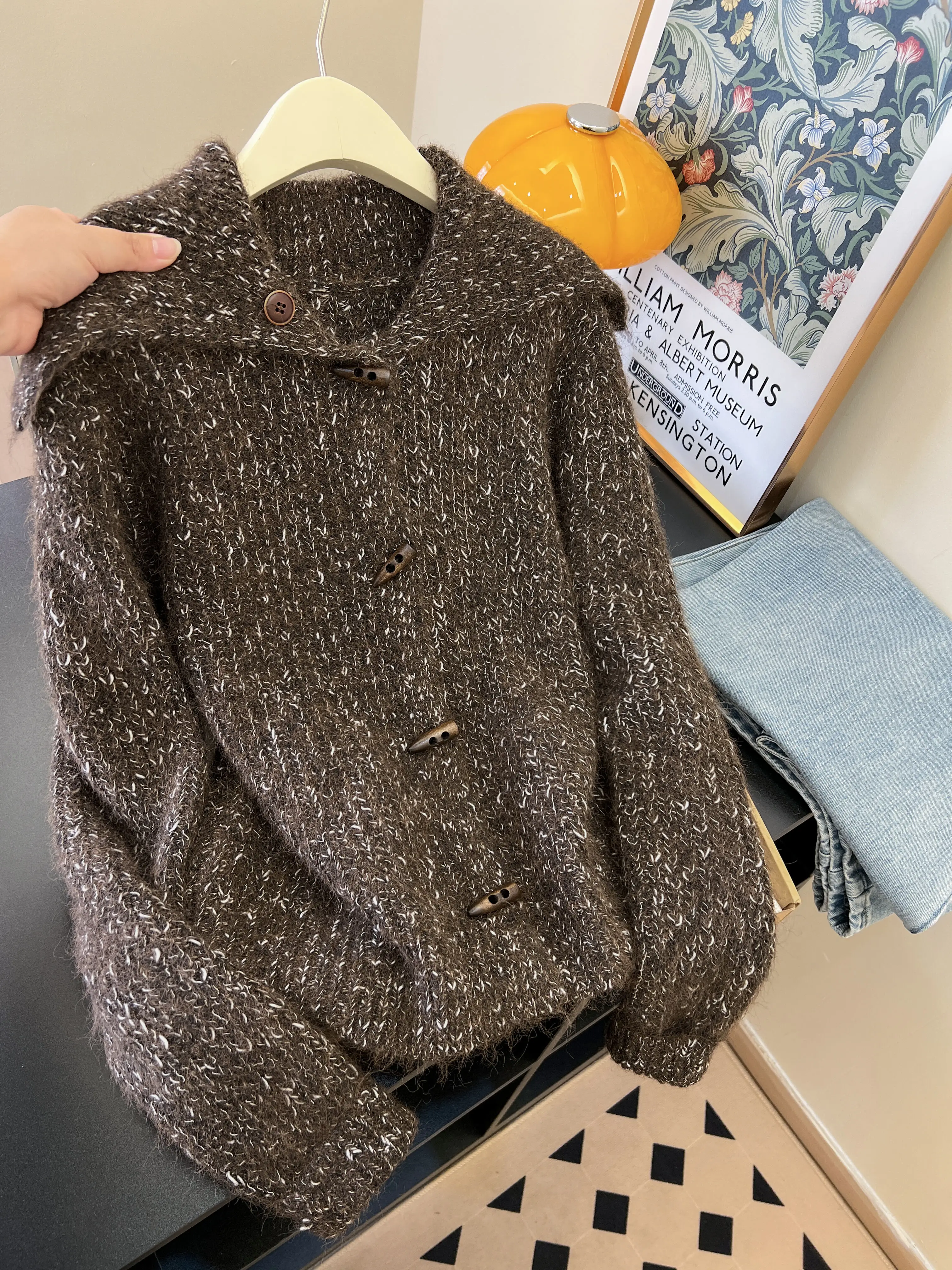 Brown Navy Collar Sweater Jacket Women's 2025 Autumn/Winter Cardigan Sweater Top
Brown Navy Collar Sweater Jacket Women's 2025 Autumn/Winter Cardigan Sweater Top