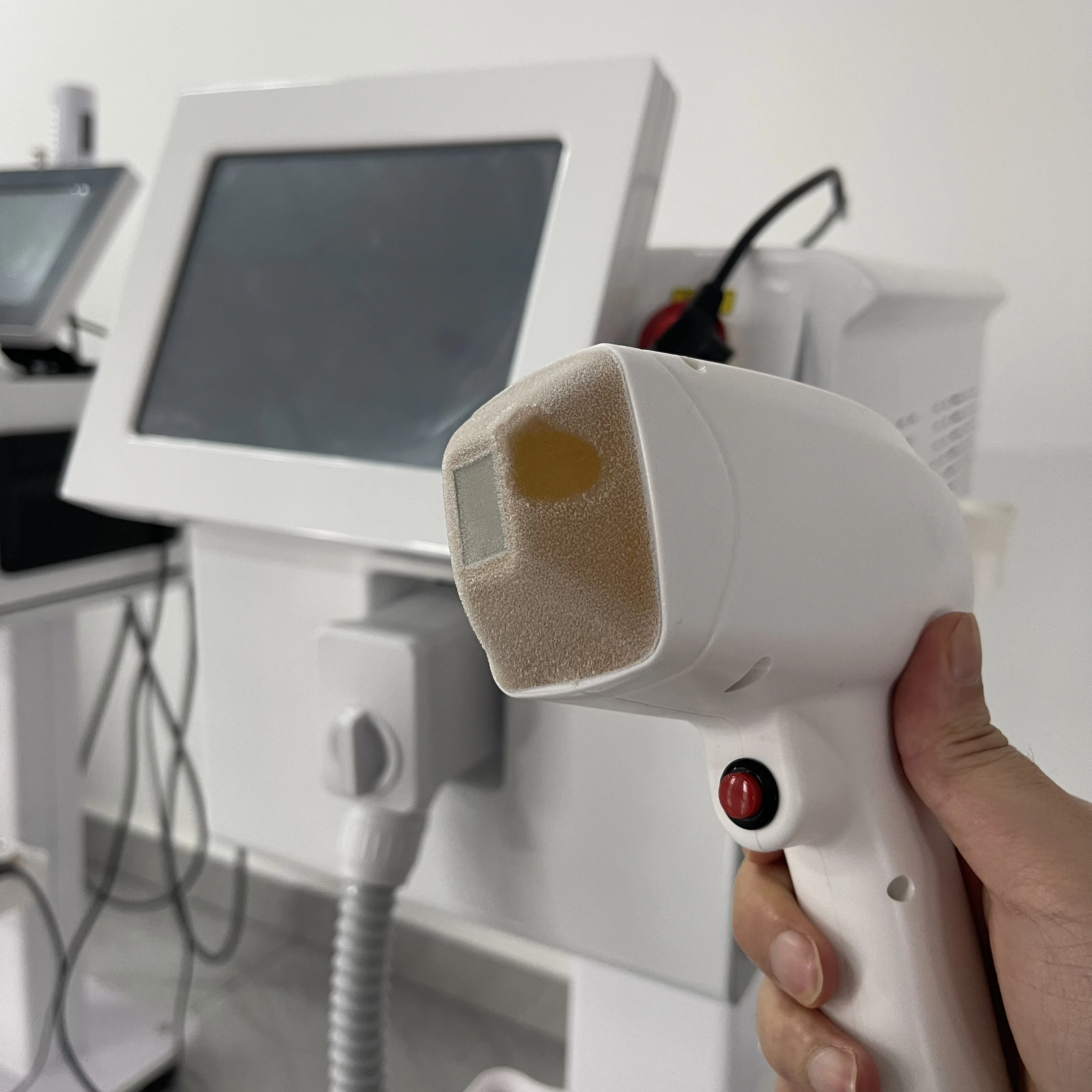 Professional Diode Hair Removal Machine With 808 3 Wavelength 2000W High Power Alexandrite 808nm 755nm 1064Nm
Professional Diode Hair Removal Machine With 808 3 Wavelength 2000W High Power Alexandrite 808nm 755nm 1064Nm