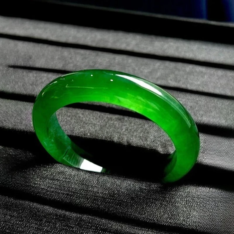 The Ice Is Full of Green Quartzite Jade Bracelets, Which Are Suitable for Daily Wear and Jade Bracelets
The Ice Is Full of Green Quartzite Jade Bracelets, Which Are Suitable for Daily Wear and Jade Bracelets
